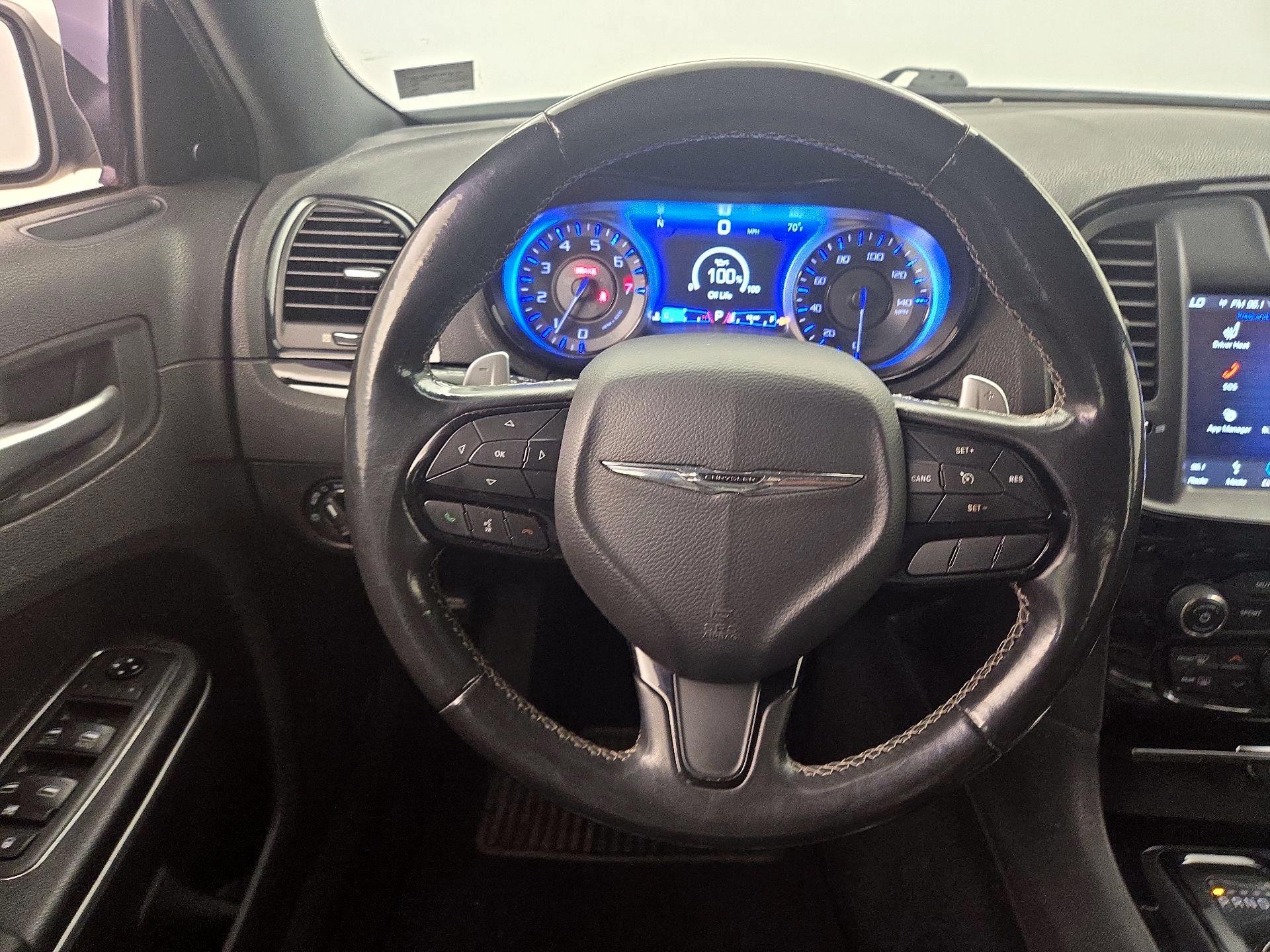 Thumbnail: 2019 Chrysler 300 - 10