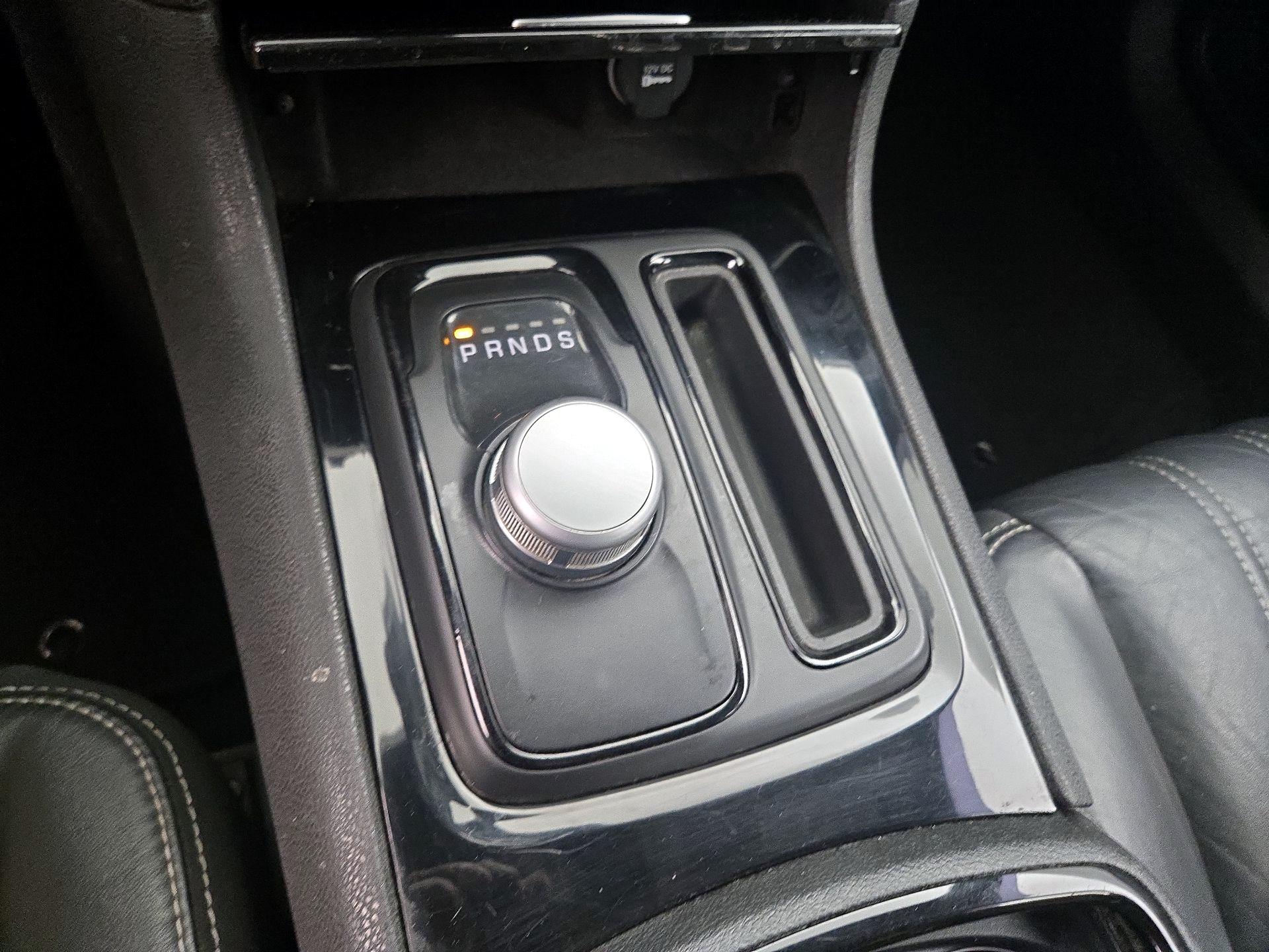 Thumbnail: 2019 Chrysler 300 - 18