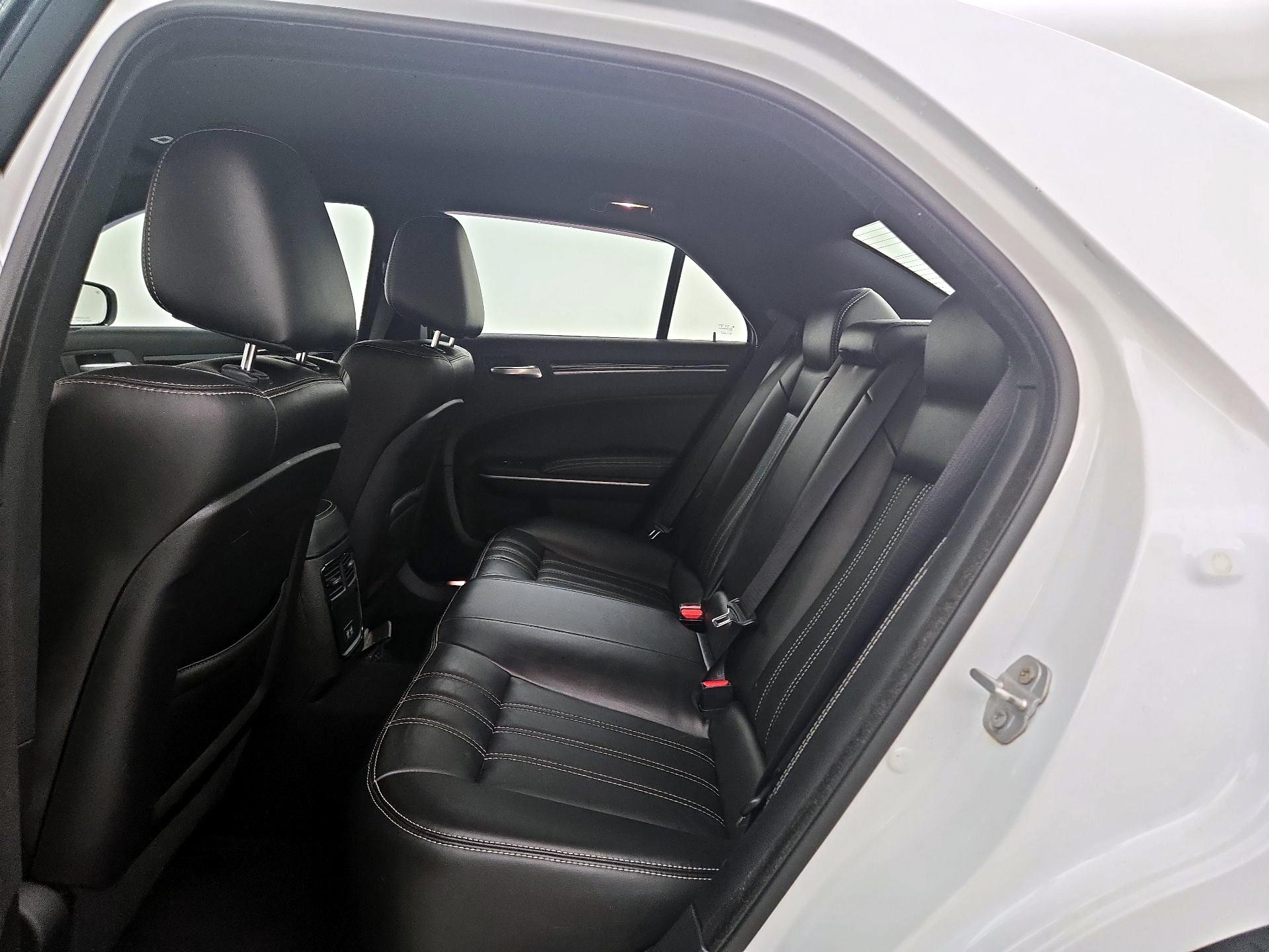 Thumbnail: 2019 Chrysler 300 - 20