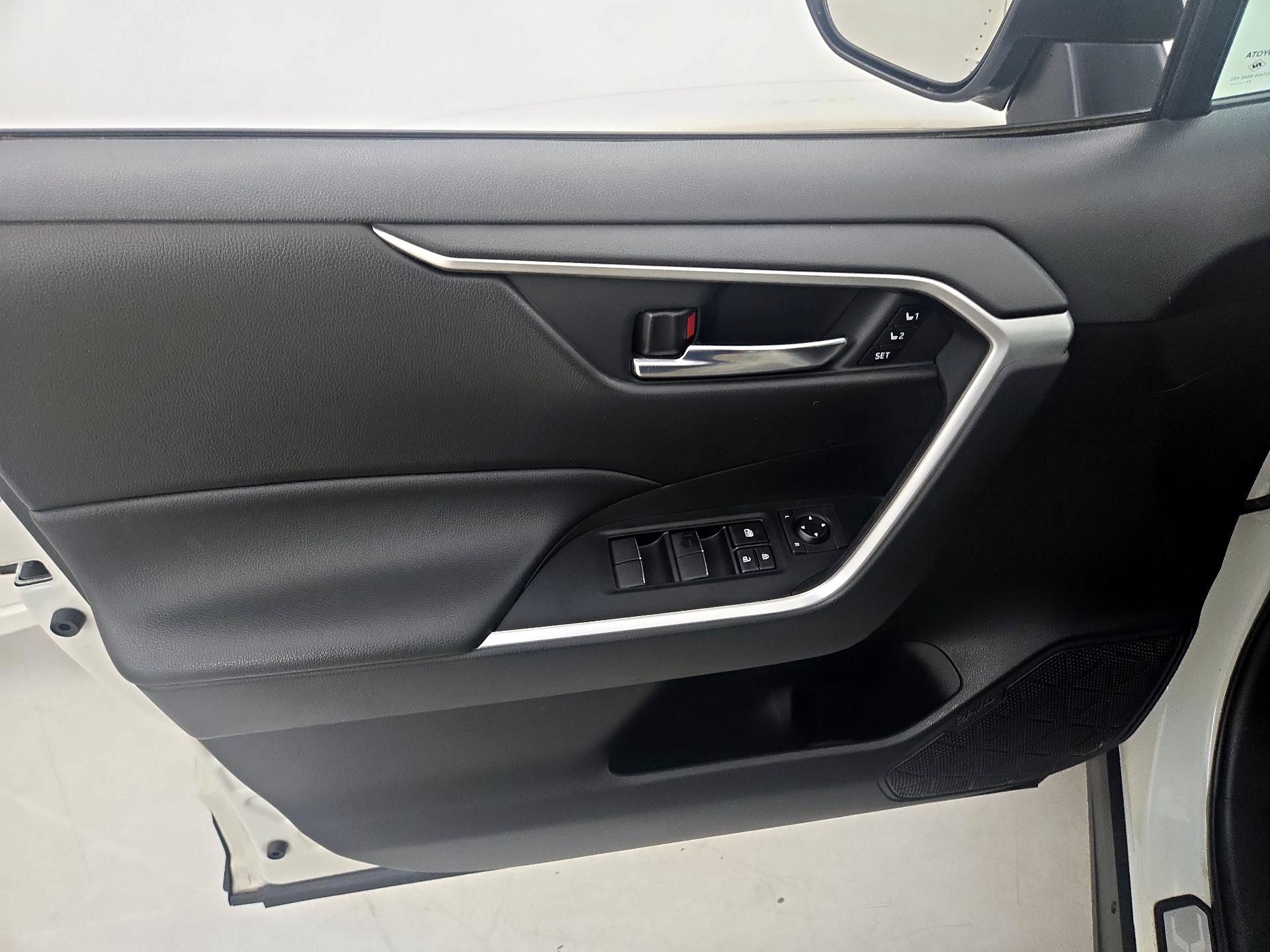 Thumbnail: 2021 Toyota RAV4 - 12