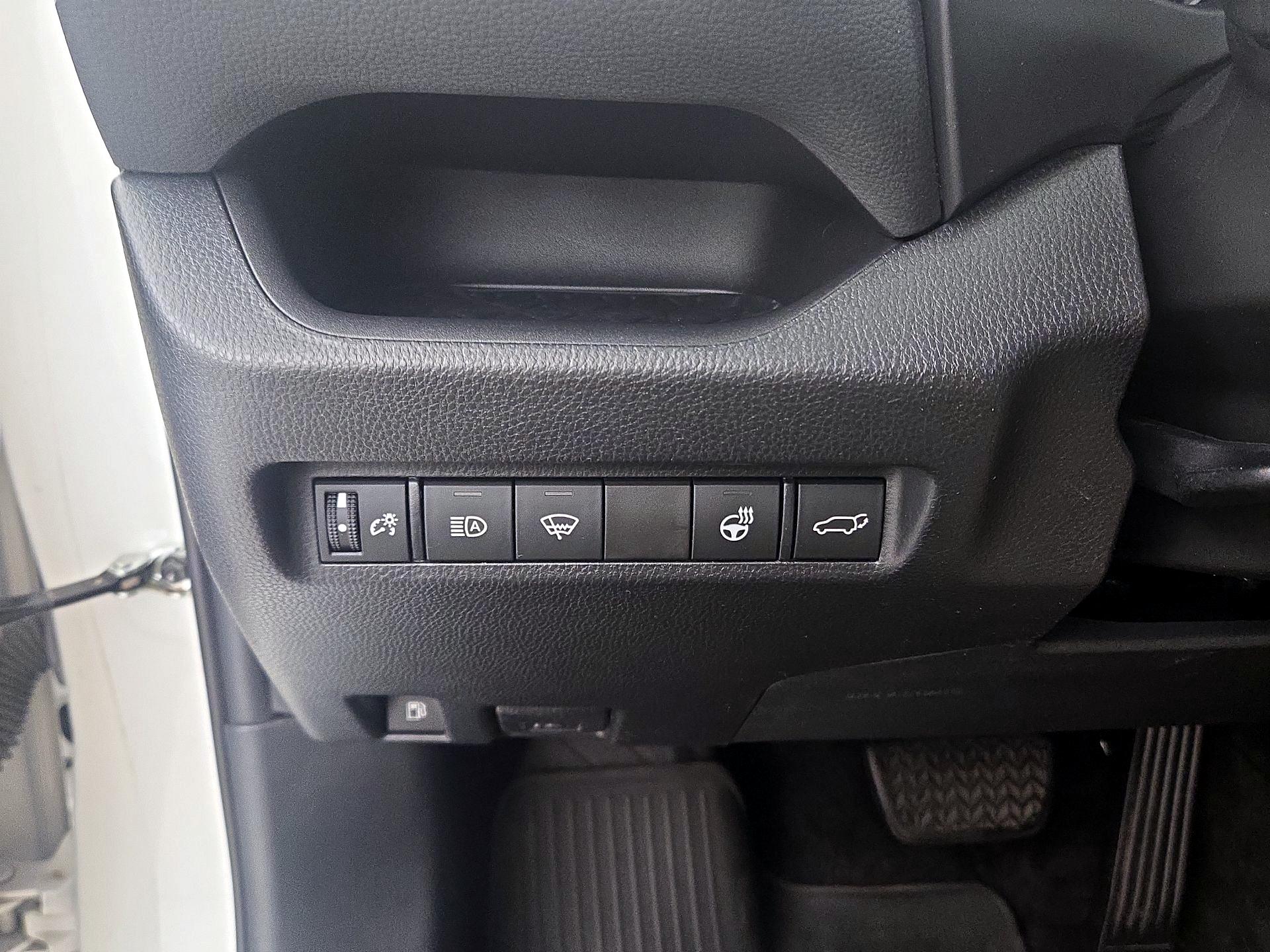 Thumbnail: 2021 Toyota RAV4 - 13