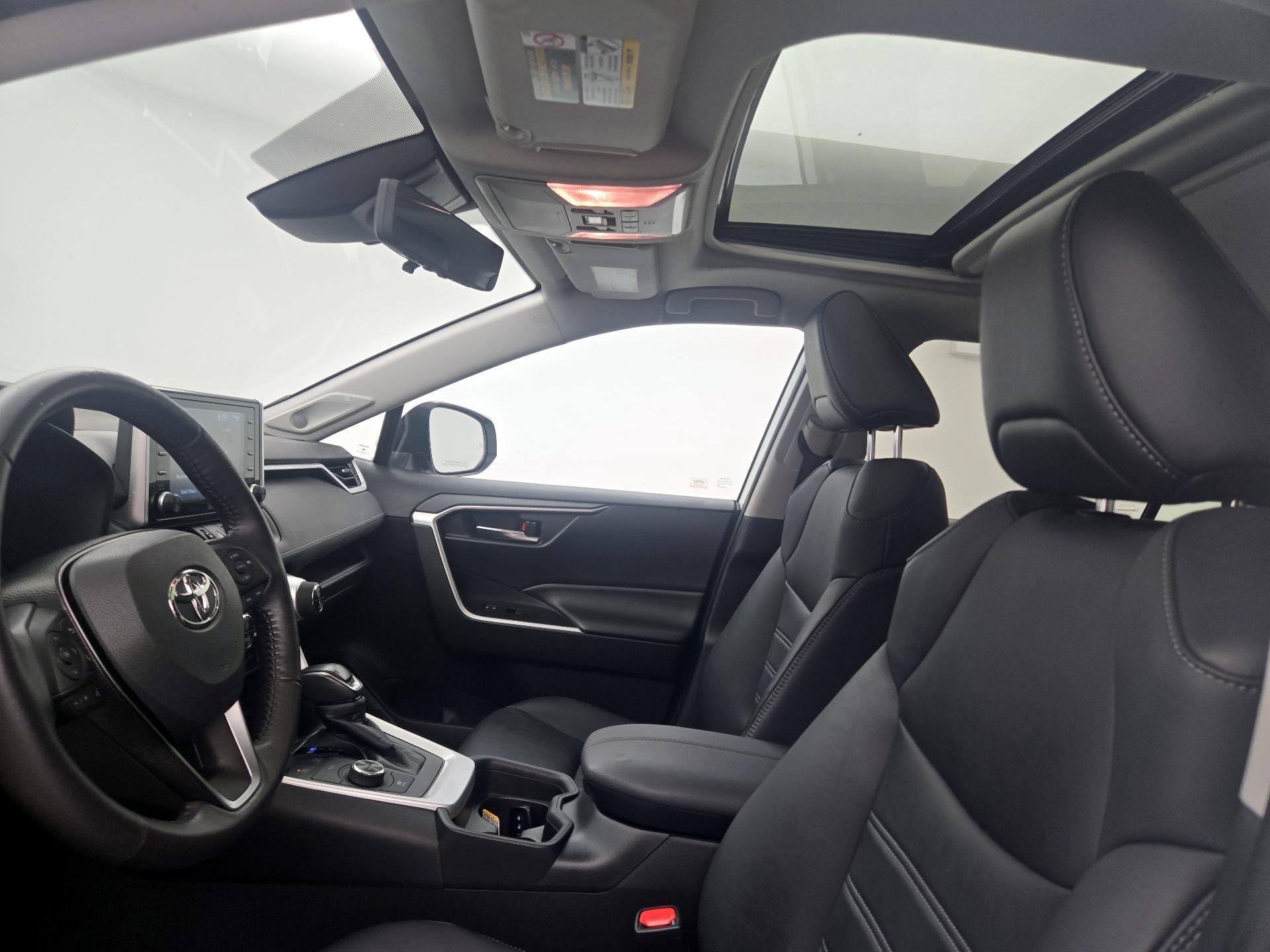 Thumbnail: 2021 Toyota RAV4 - 19
