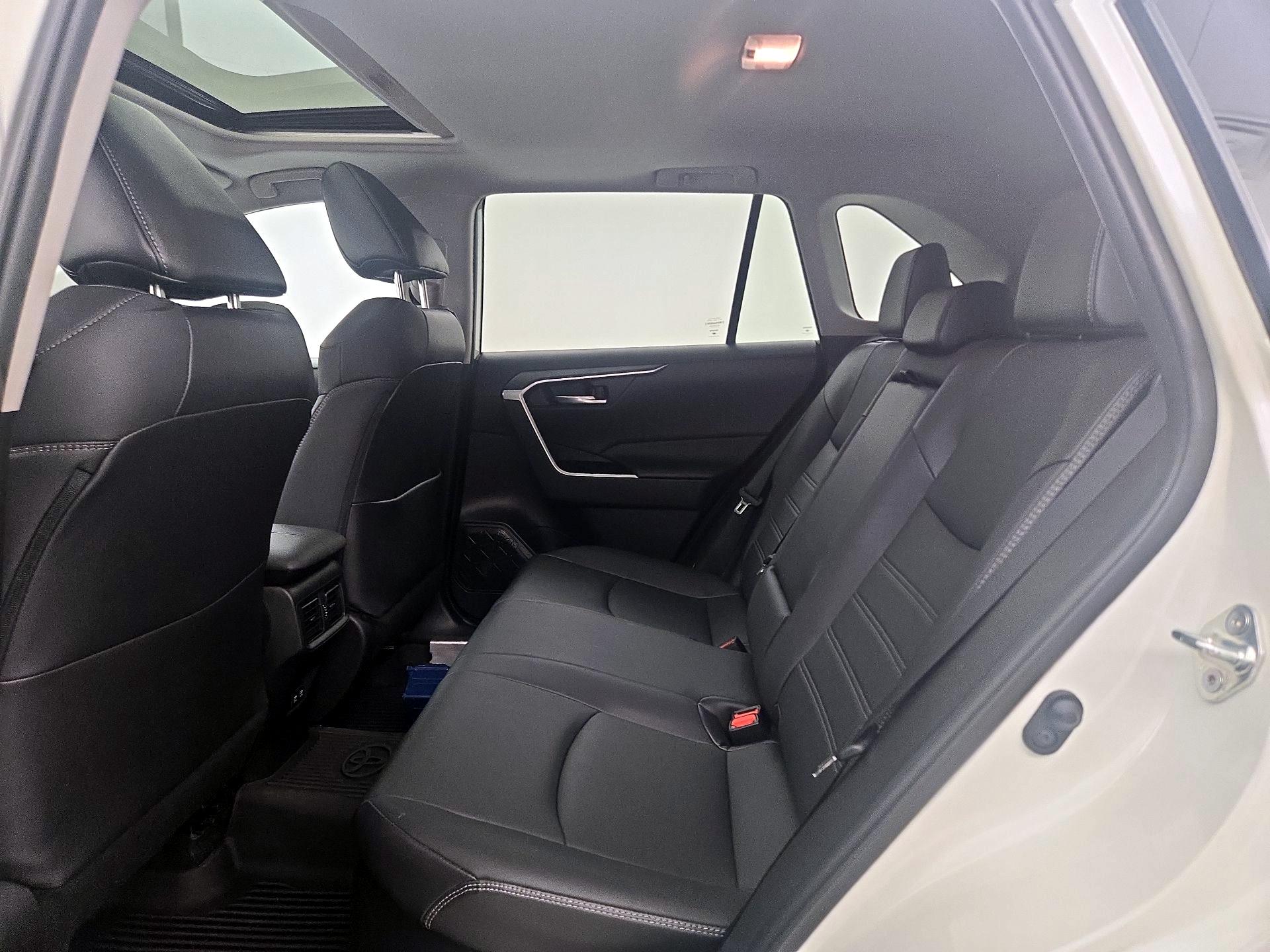 Thumbnail: 2021 Toyota RAV4 - 20