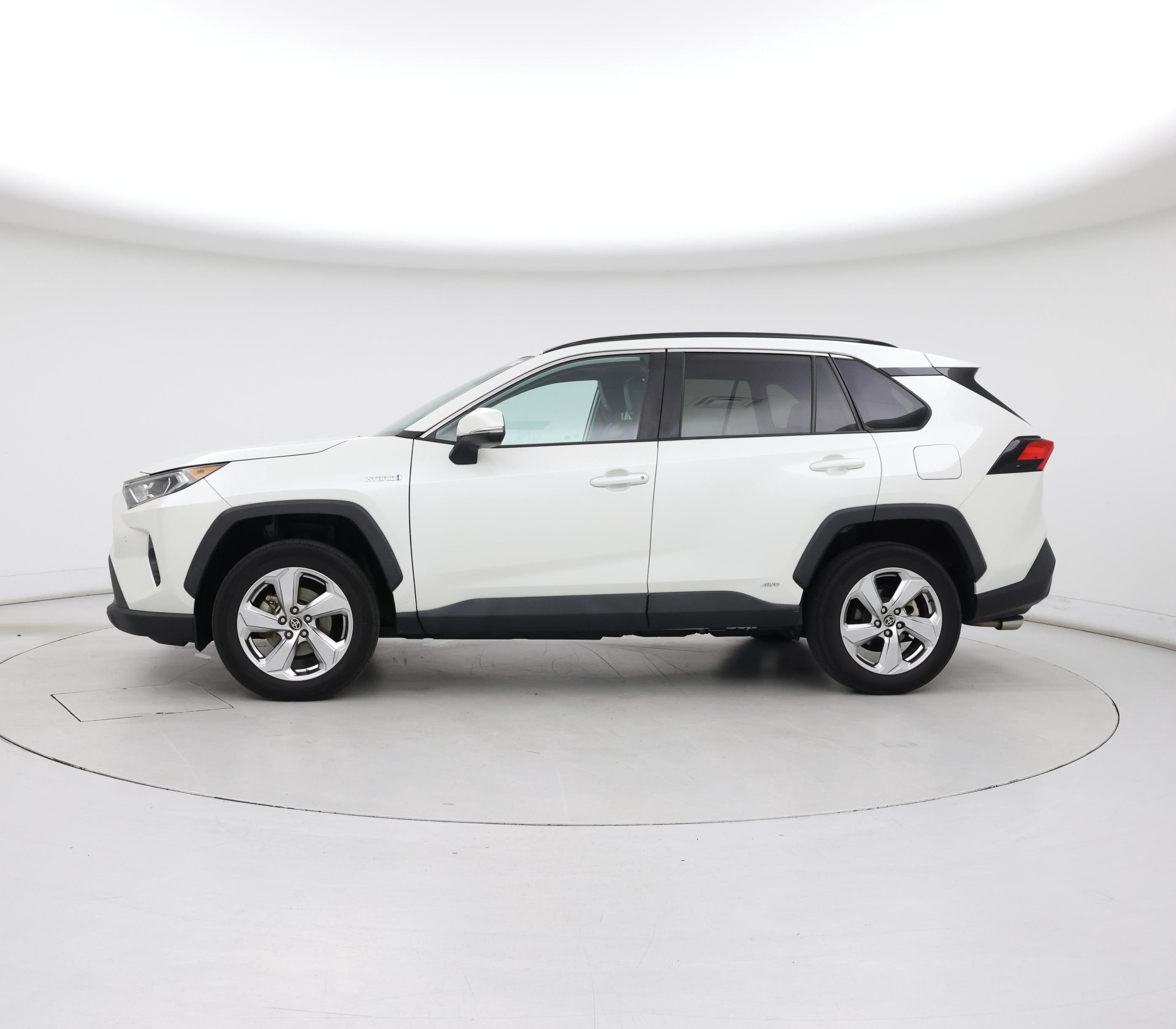 Thumbnail: 2021 Toyota RAV4 - 3