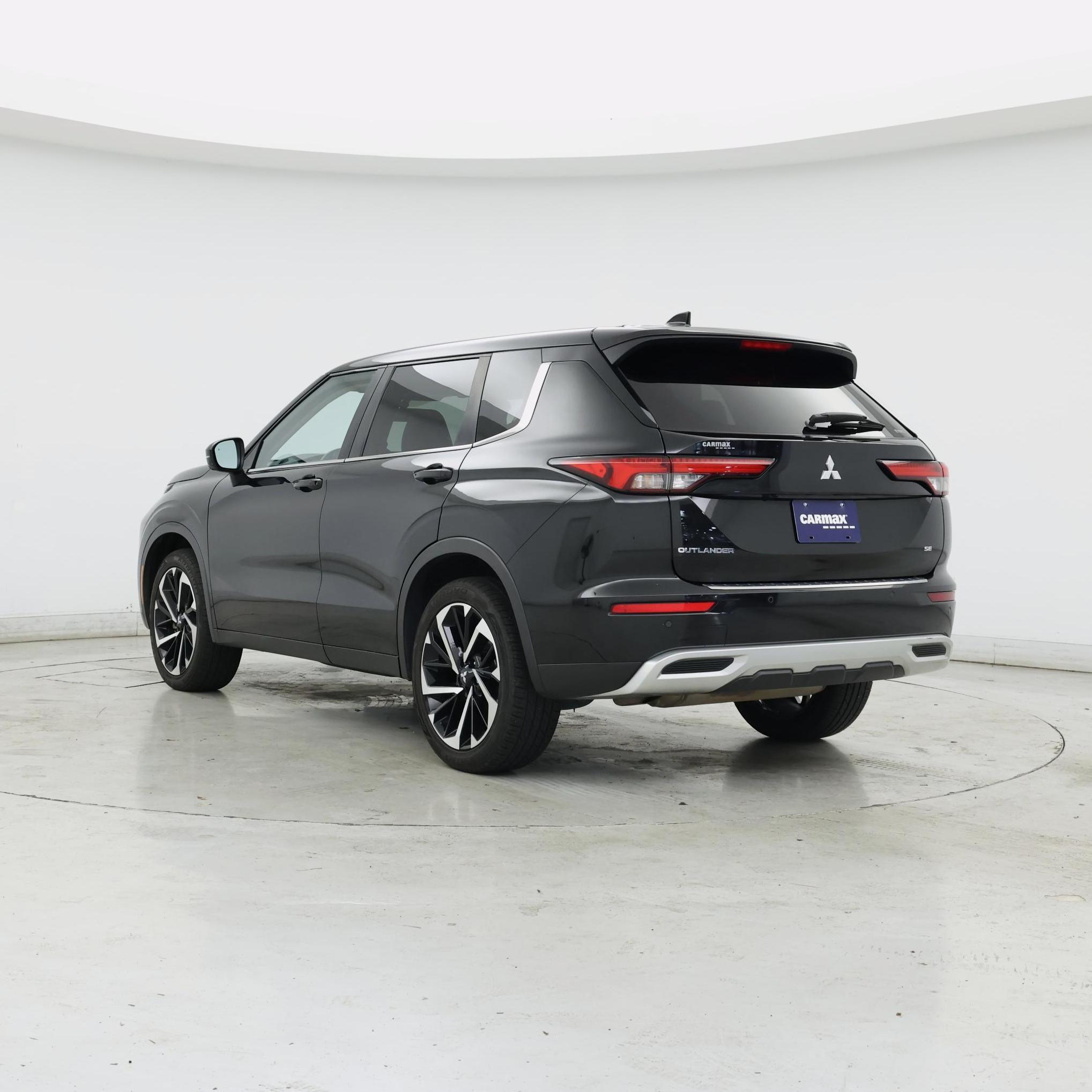 Thumbnail: 2022 Mitsubishi Outlander - 2