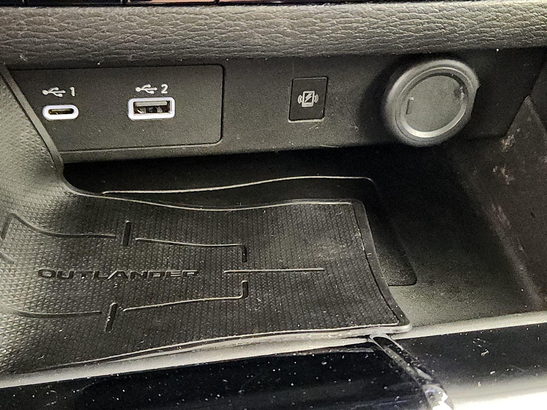 Thumbnail: 2022 Mitsubishi Outlander - 19