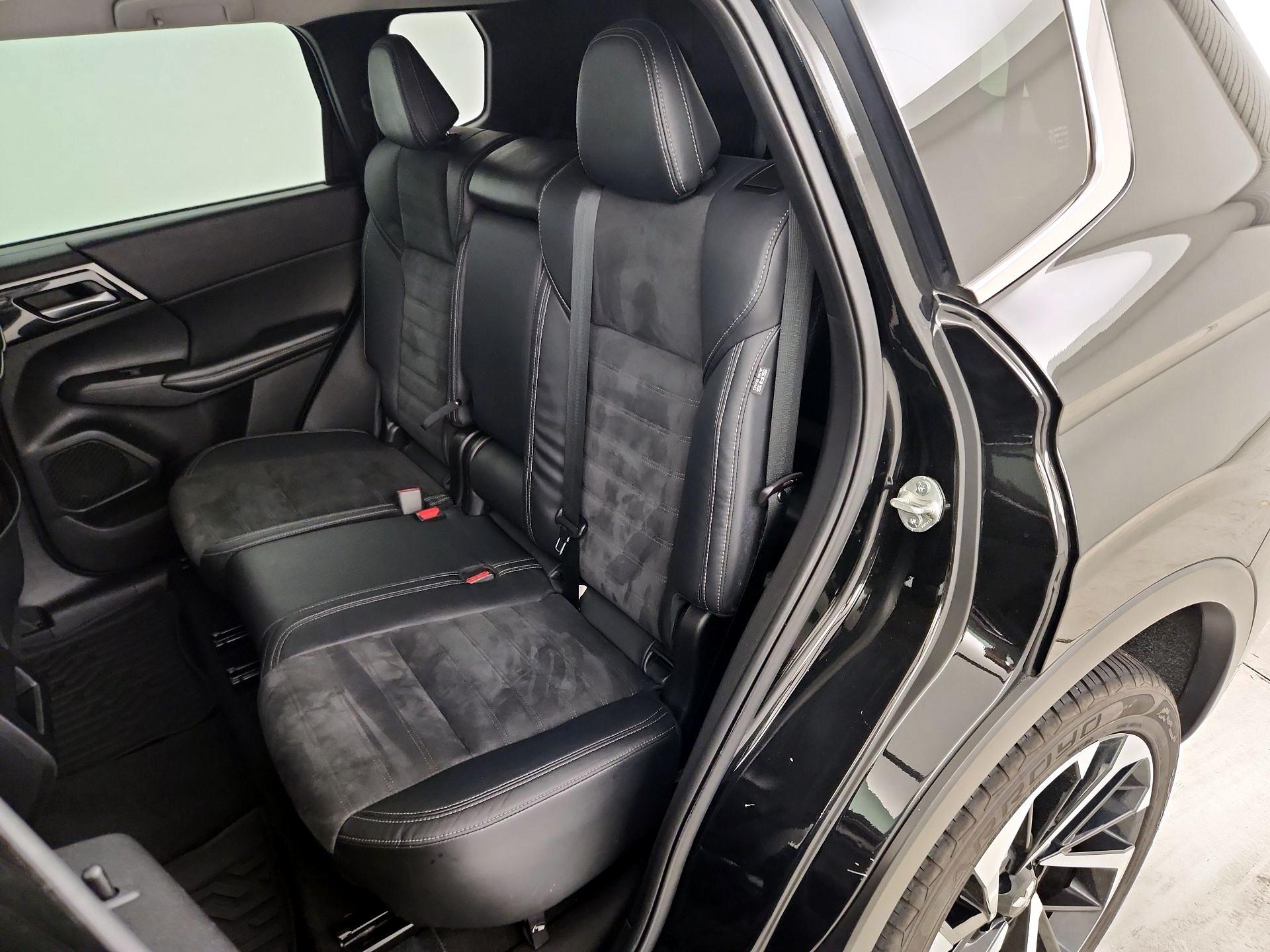 Thumbnail: 2022 Mitsubishi Outlander - 20