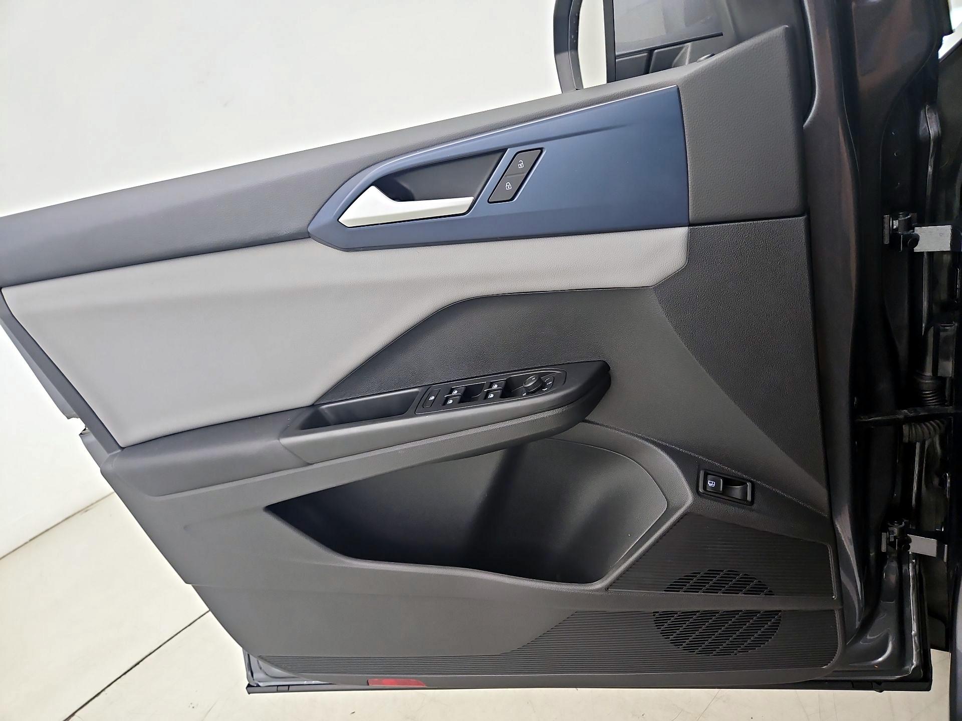 Thumbnail: 2022 Volkswagen Taos - 12