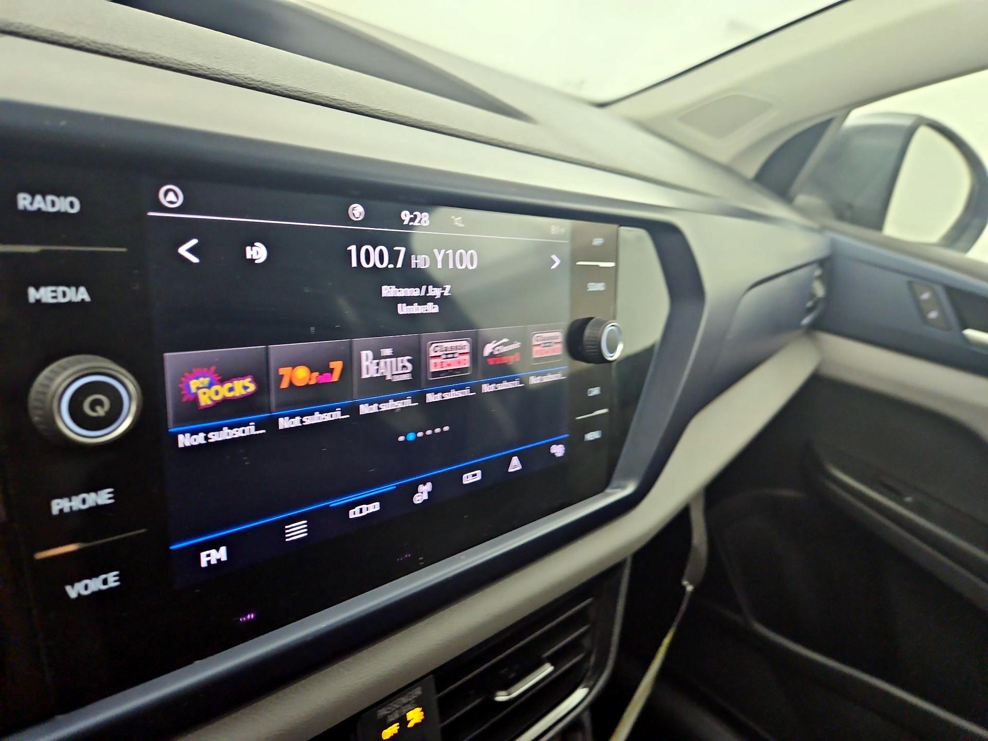 Thumbnail: 2022 Volkswagen Taos - 15