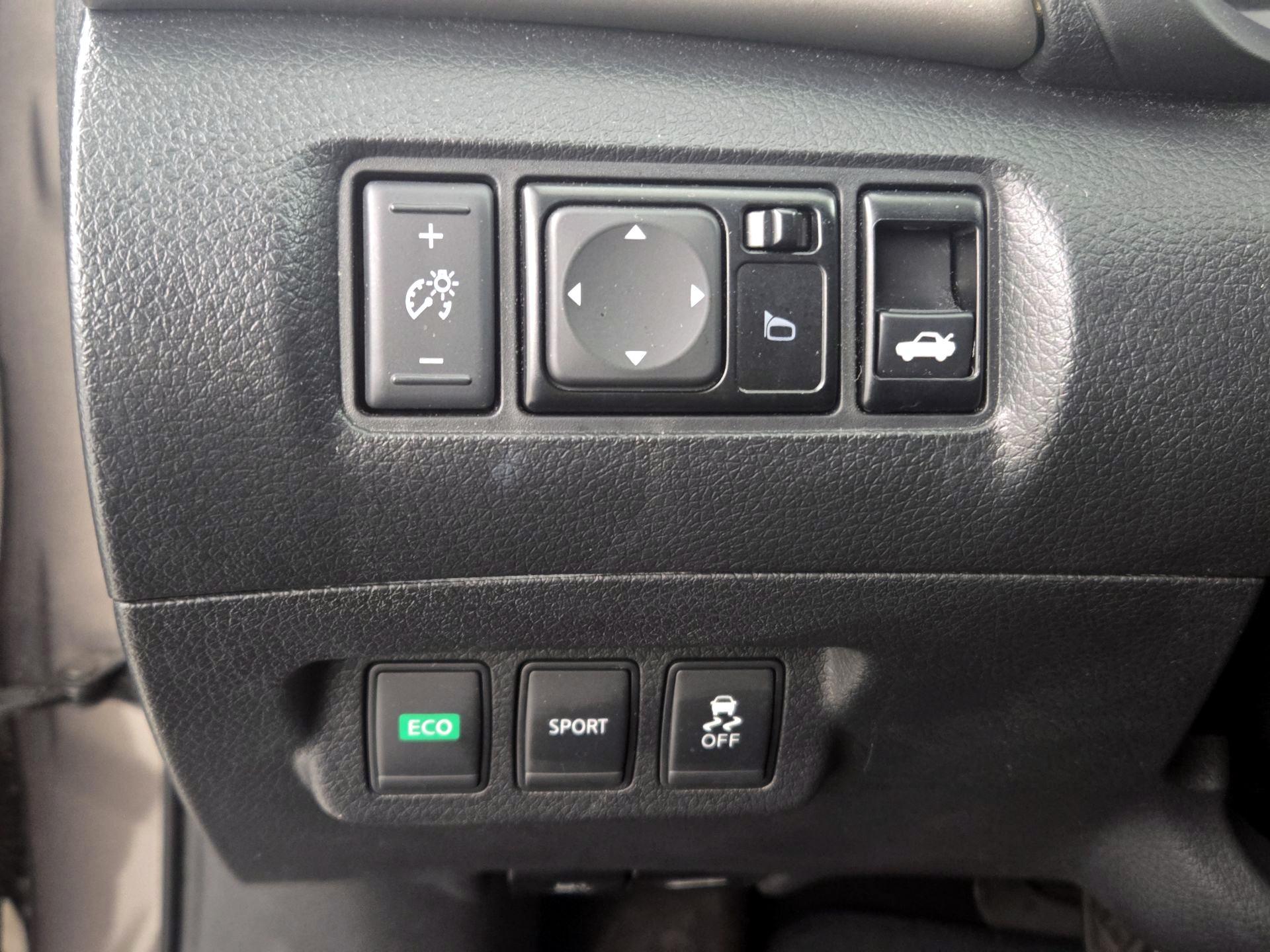 Thumbnail: 2015 Nissan Sentra - 13
