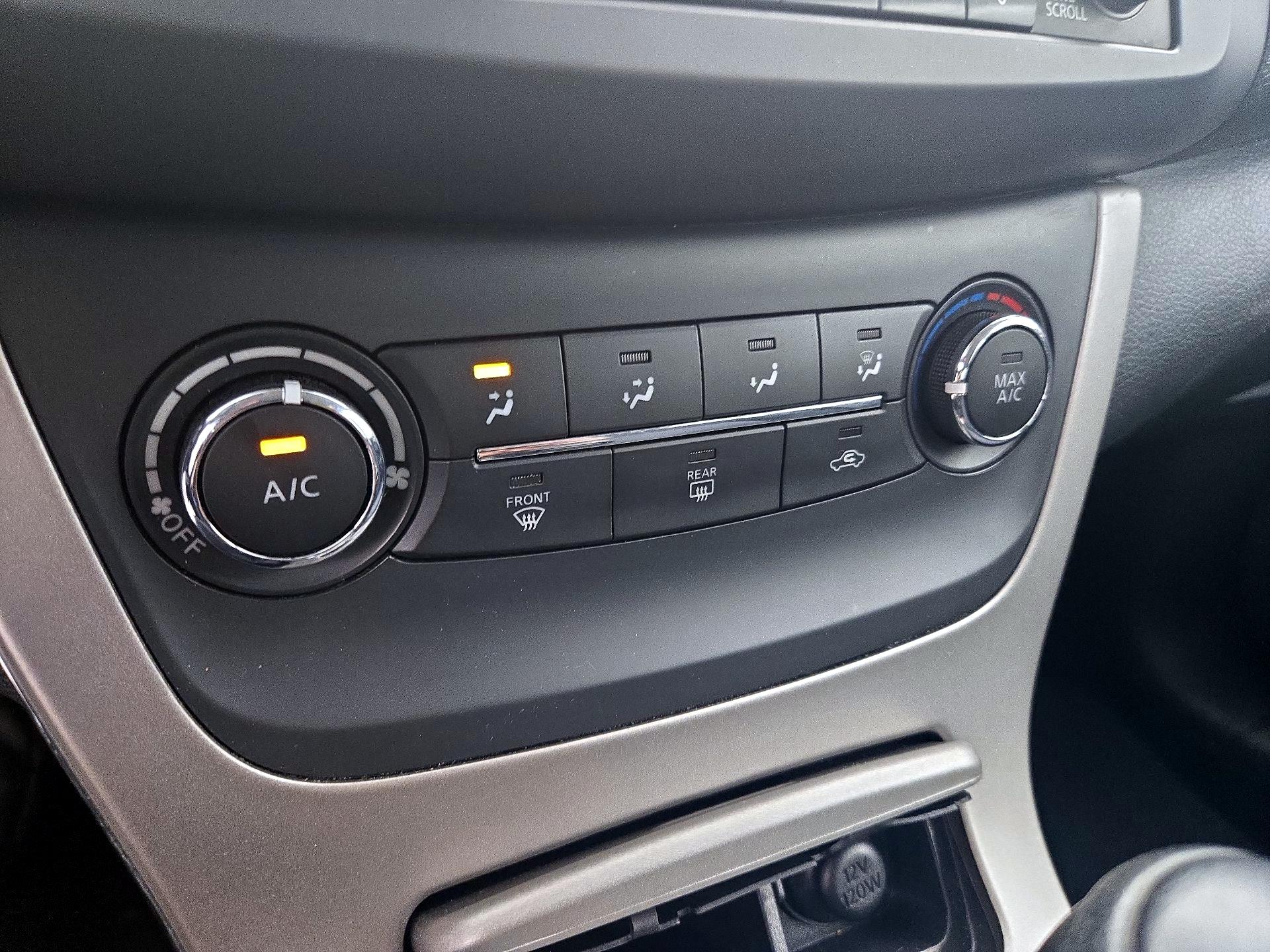 Thumbnail: 2015 Nissan Sentra - 16