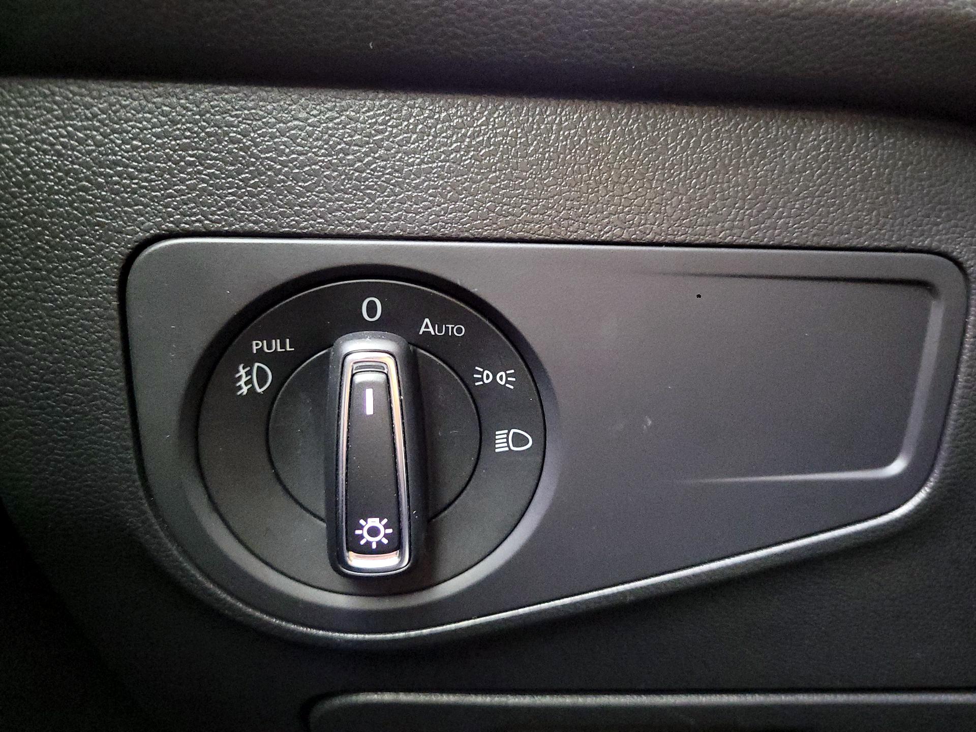 Thumbnail: 2021 Volkswagen Tiguan - 13