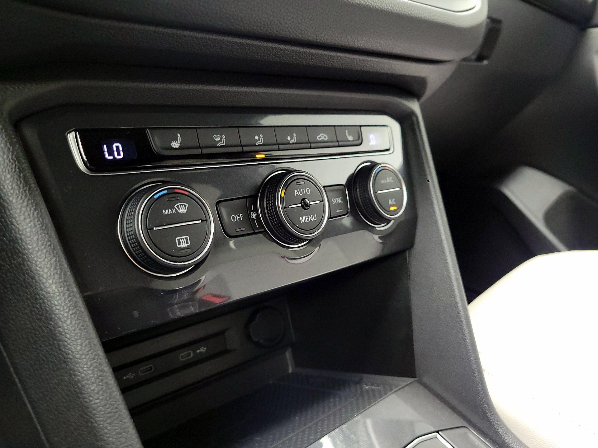 Thumbnail: 2021 Volkswagen Tiguan - 17