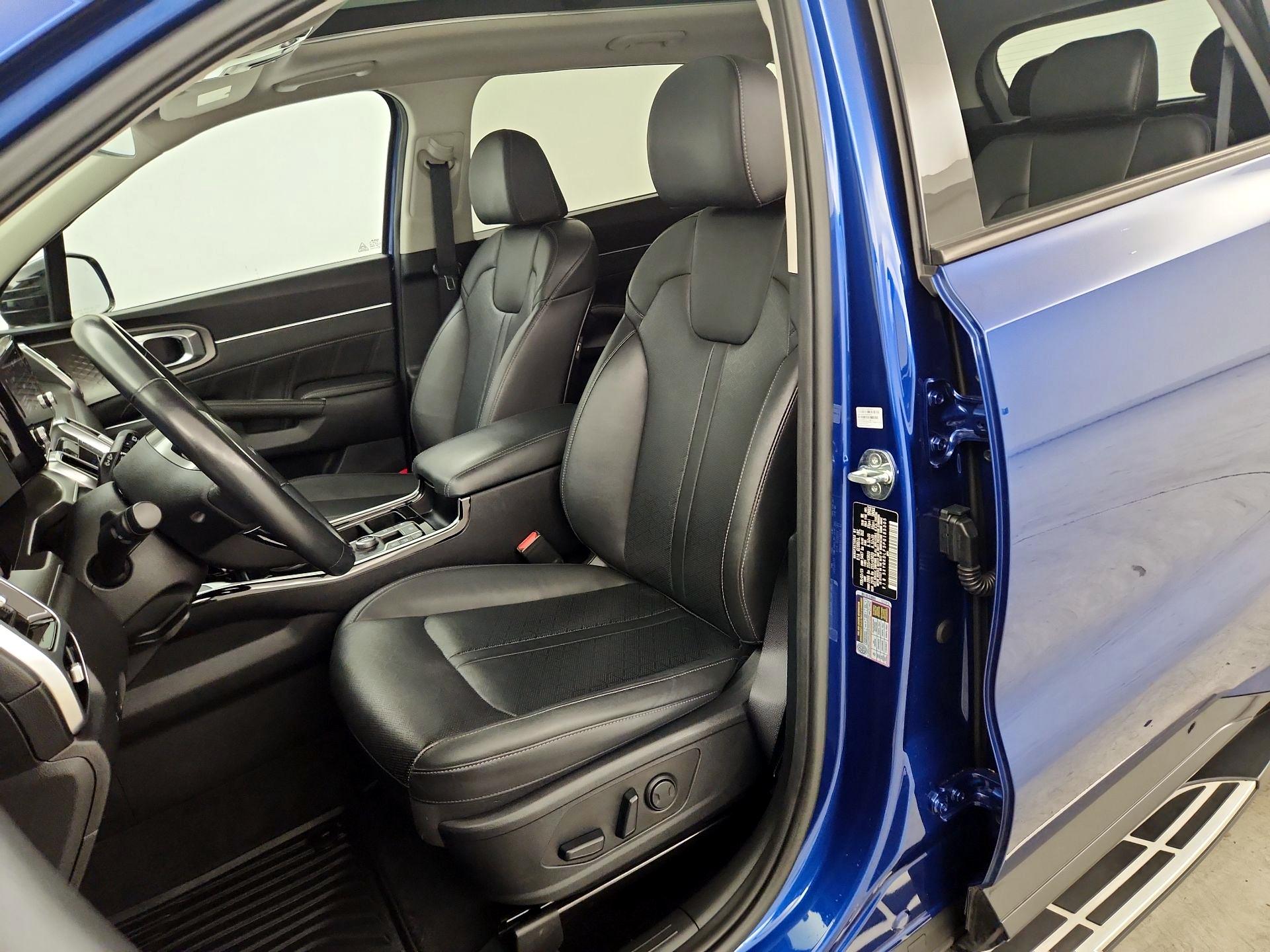 Thumbnail: 2023 Kia Sorento - 11