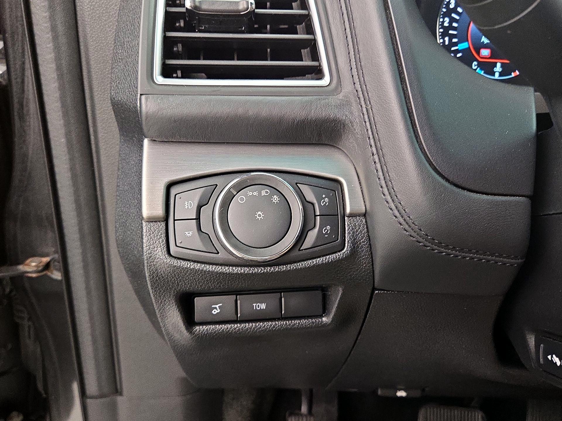 Thumbnail: 2016 Ford Explorer - 13