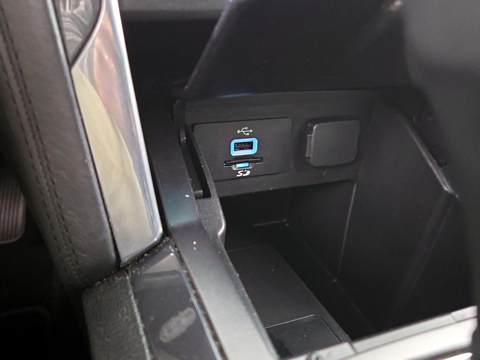 Thumbnail: 2016 Ford Explorer - 19