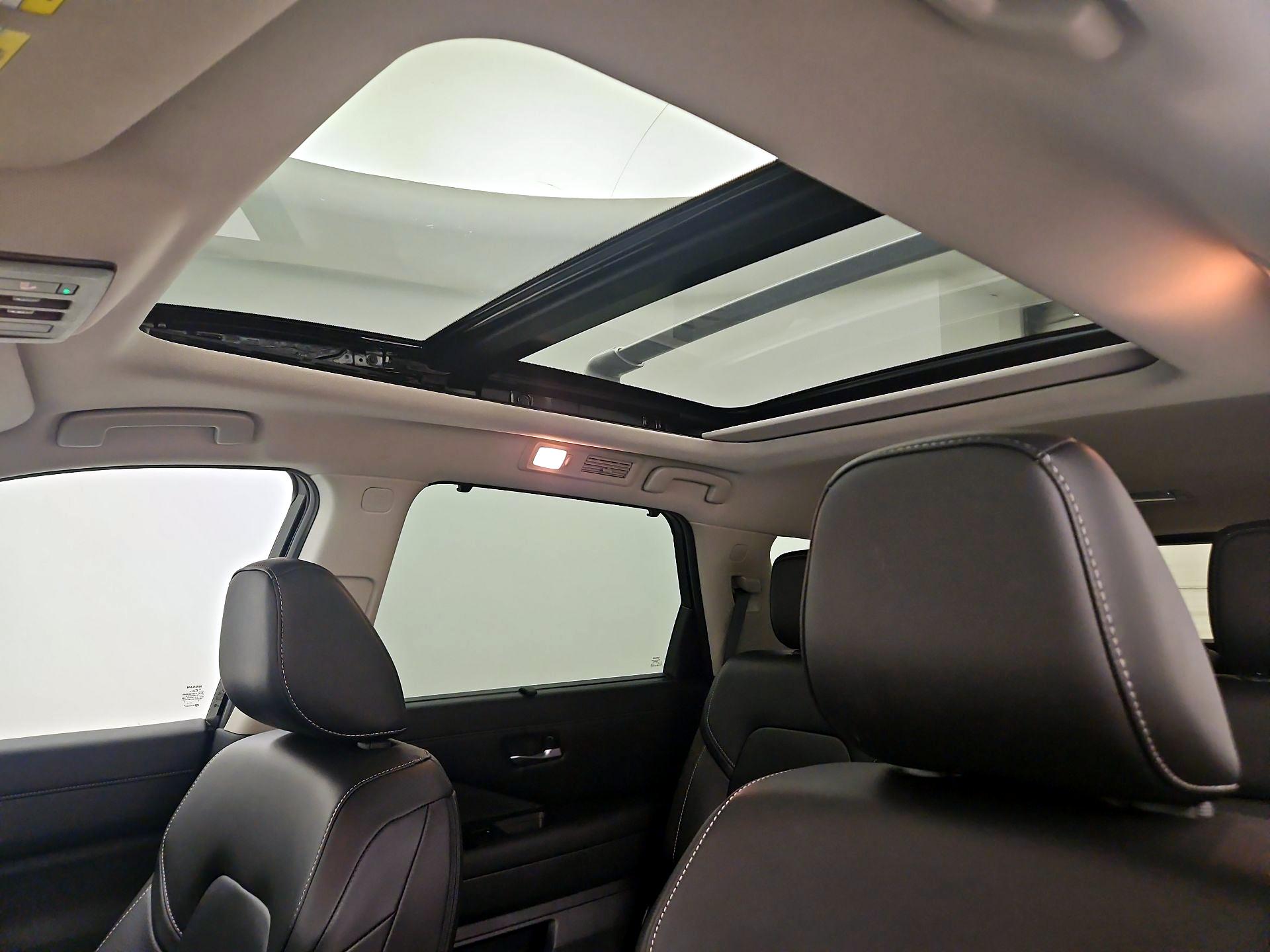 Thumbnail: 2023 Nissan Pathfinder - 20