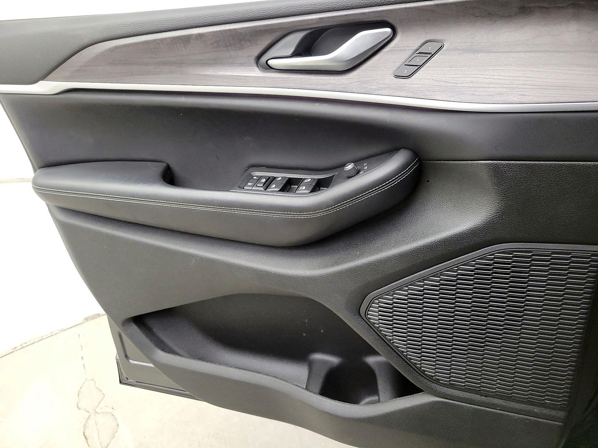 Thumbnail: 2023 Jeep Grand Cherokee - 12