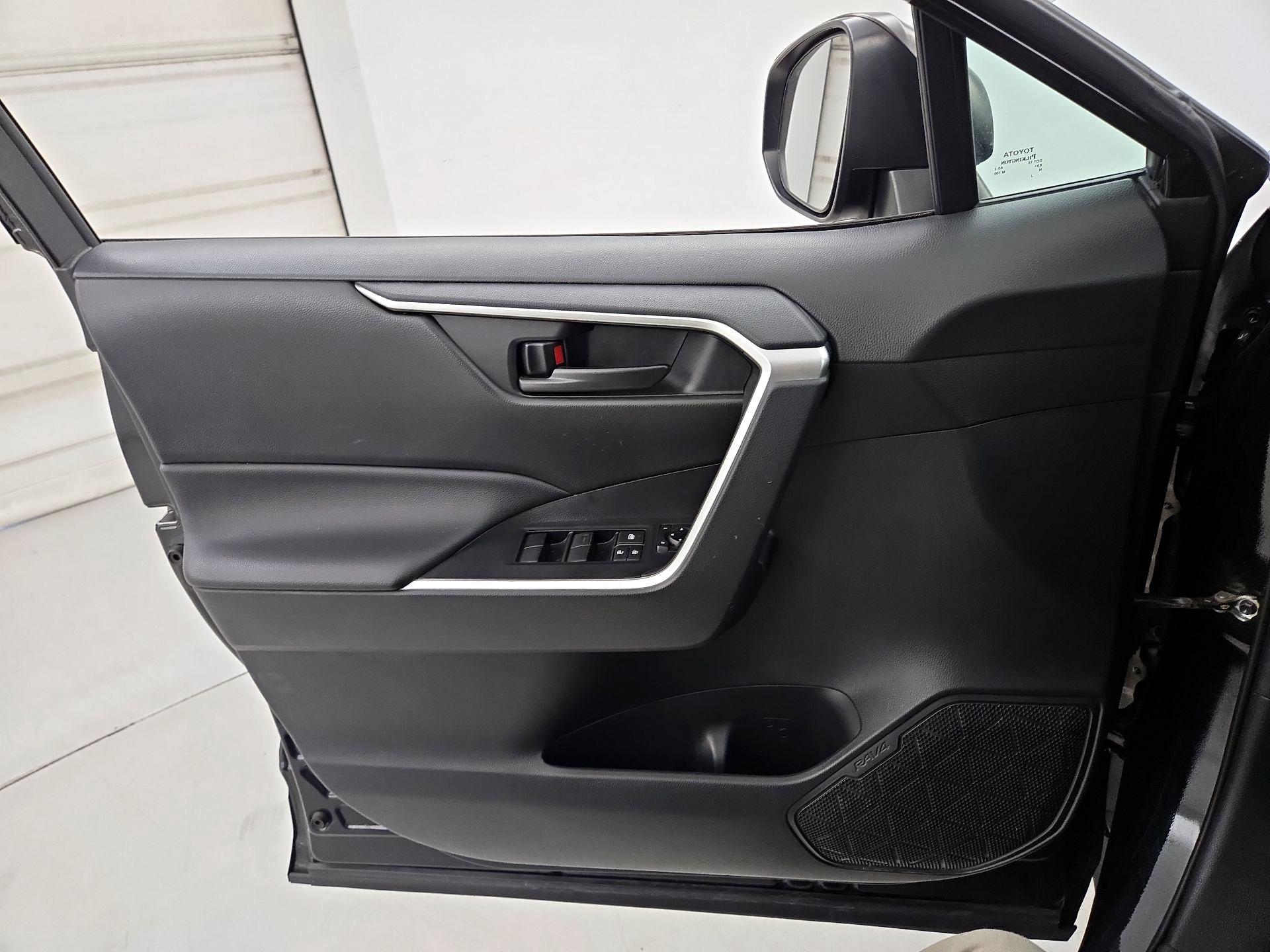Thumbnail: 2021 Toyota RAV4 - 12