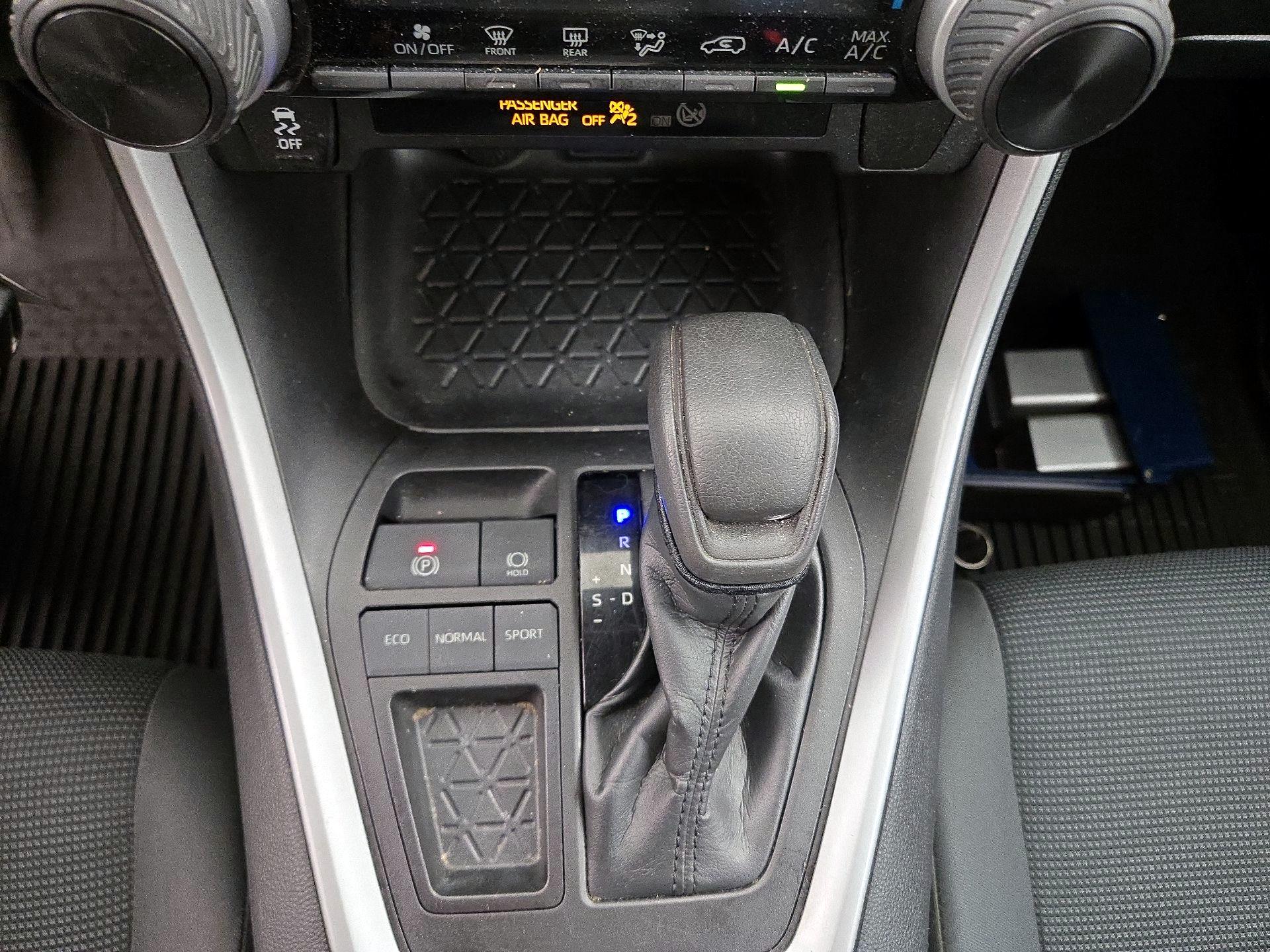 Thumbnail: 2021 Toyota RAV4 - 17