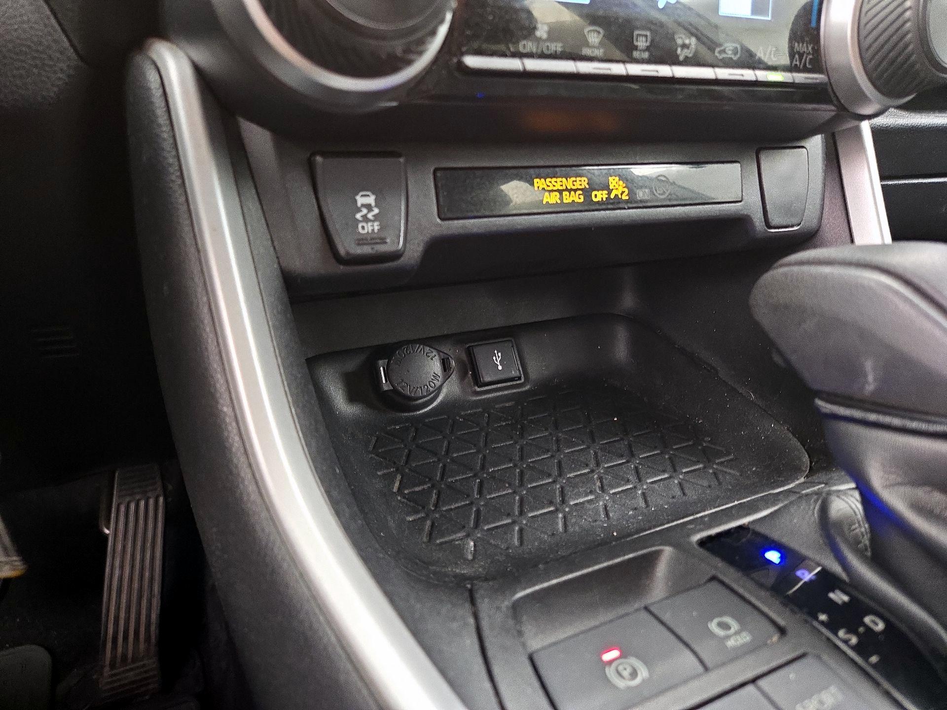 Thumbnail: 2021 Toyota RAV4 - 18
