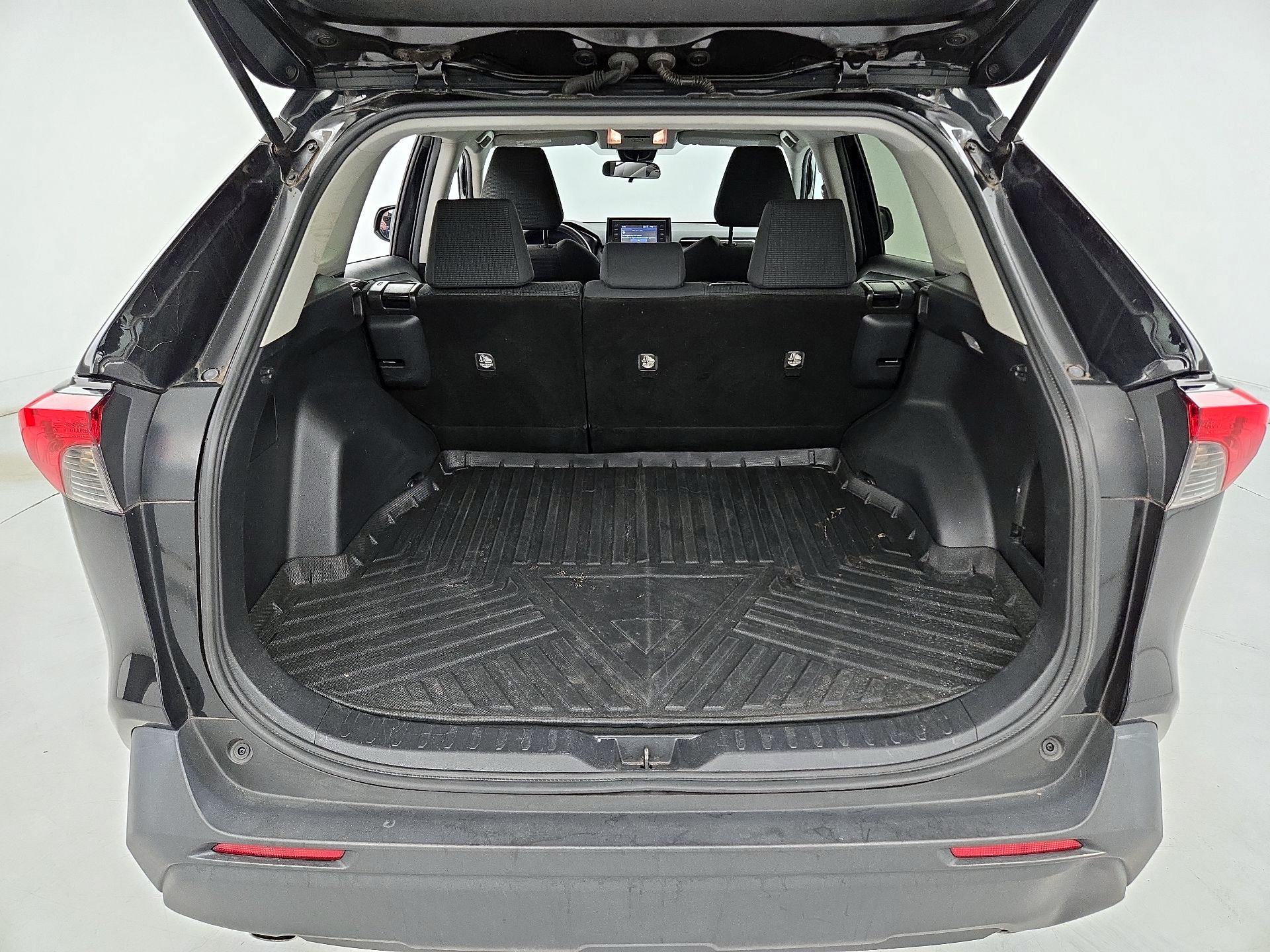 Thumbnail: 2021 Toyota RAV4 - 20