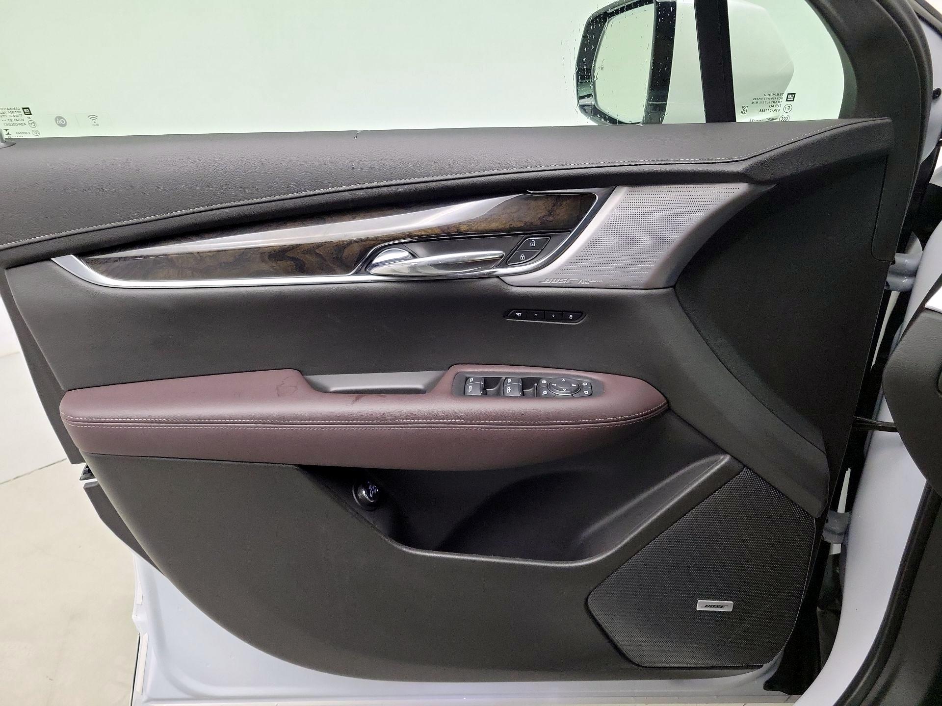 Thumbnail: 2024 Cadillac XT6 - 12