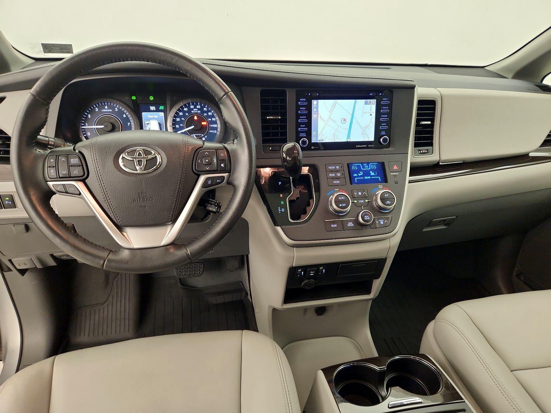 Thumbnail: 2020 Toyota Sienna - 9