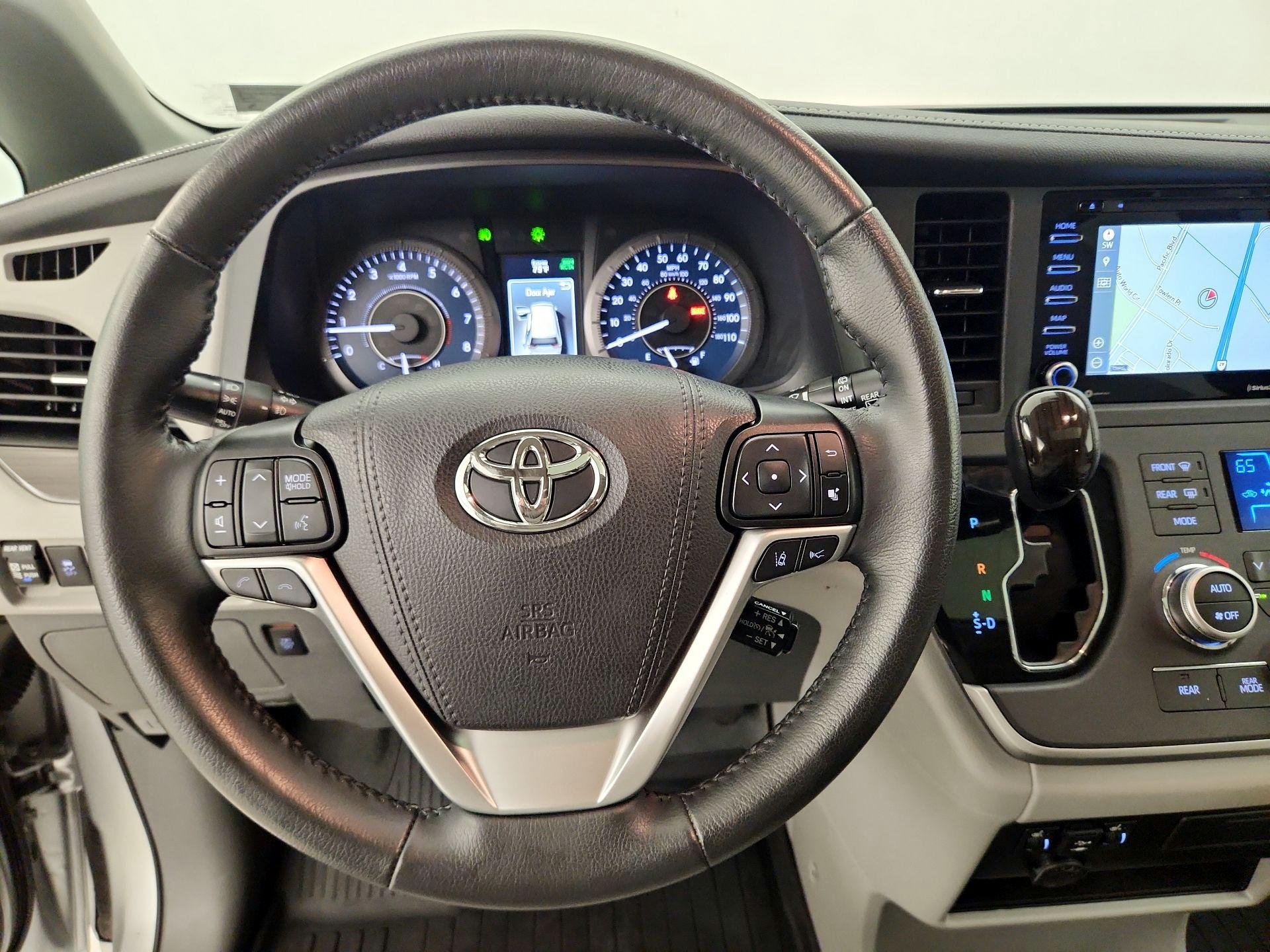 Thumbnail: 2020 Toyota Sienna - 10