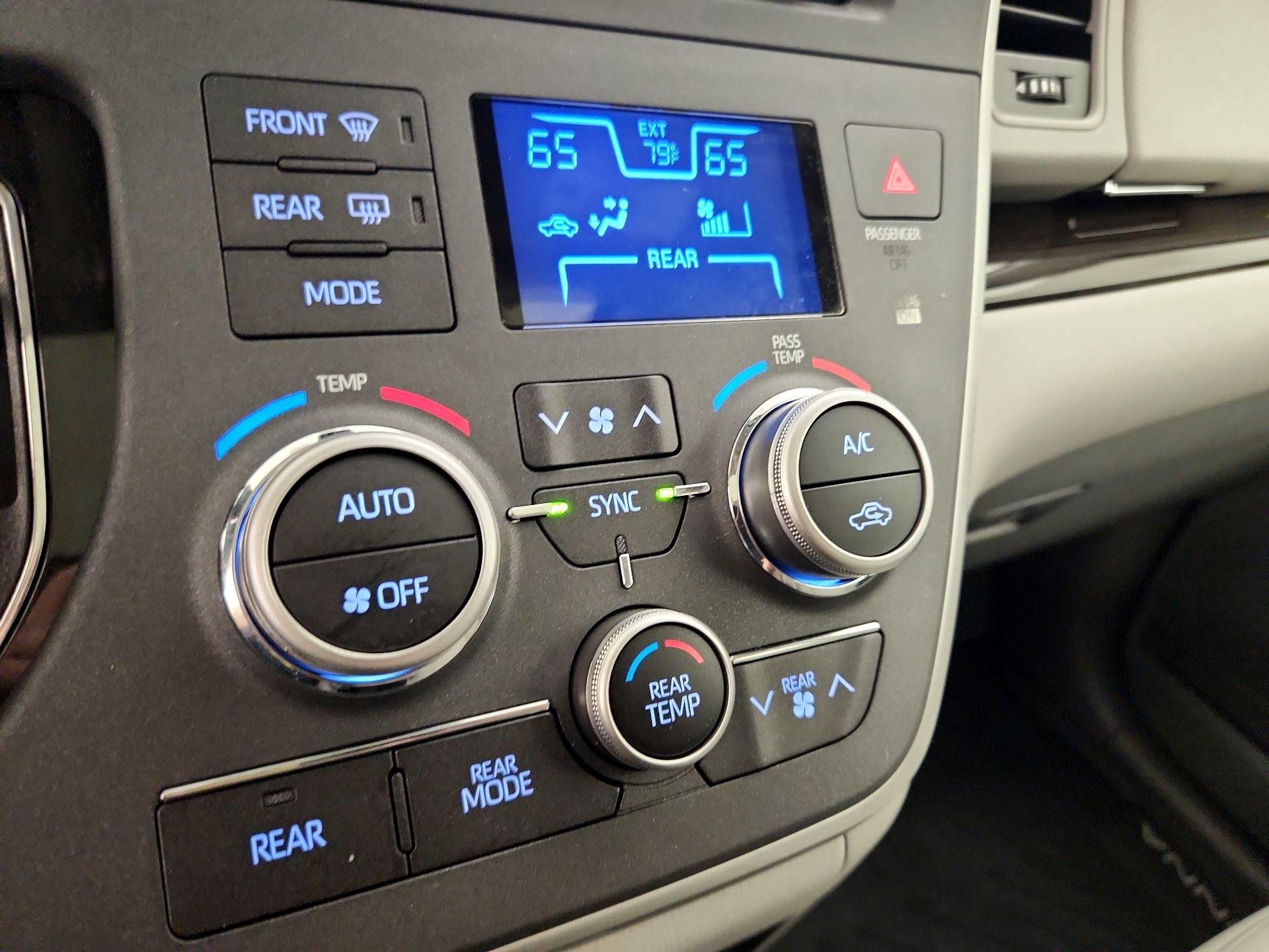 Thumbnail: 2020 Toyota Sienna - 17