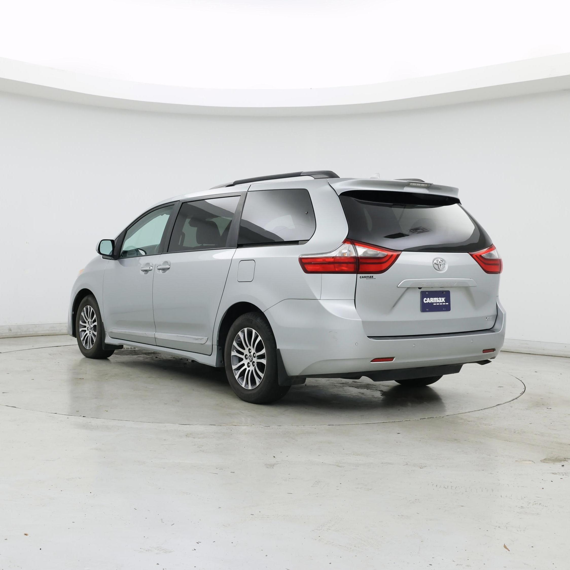 Thumbnail: 2020 Toyota Sienna - 2