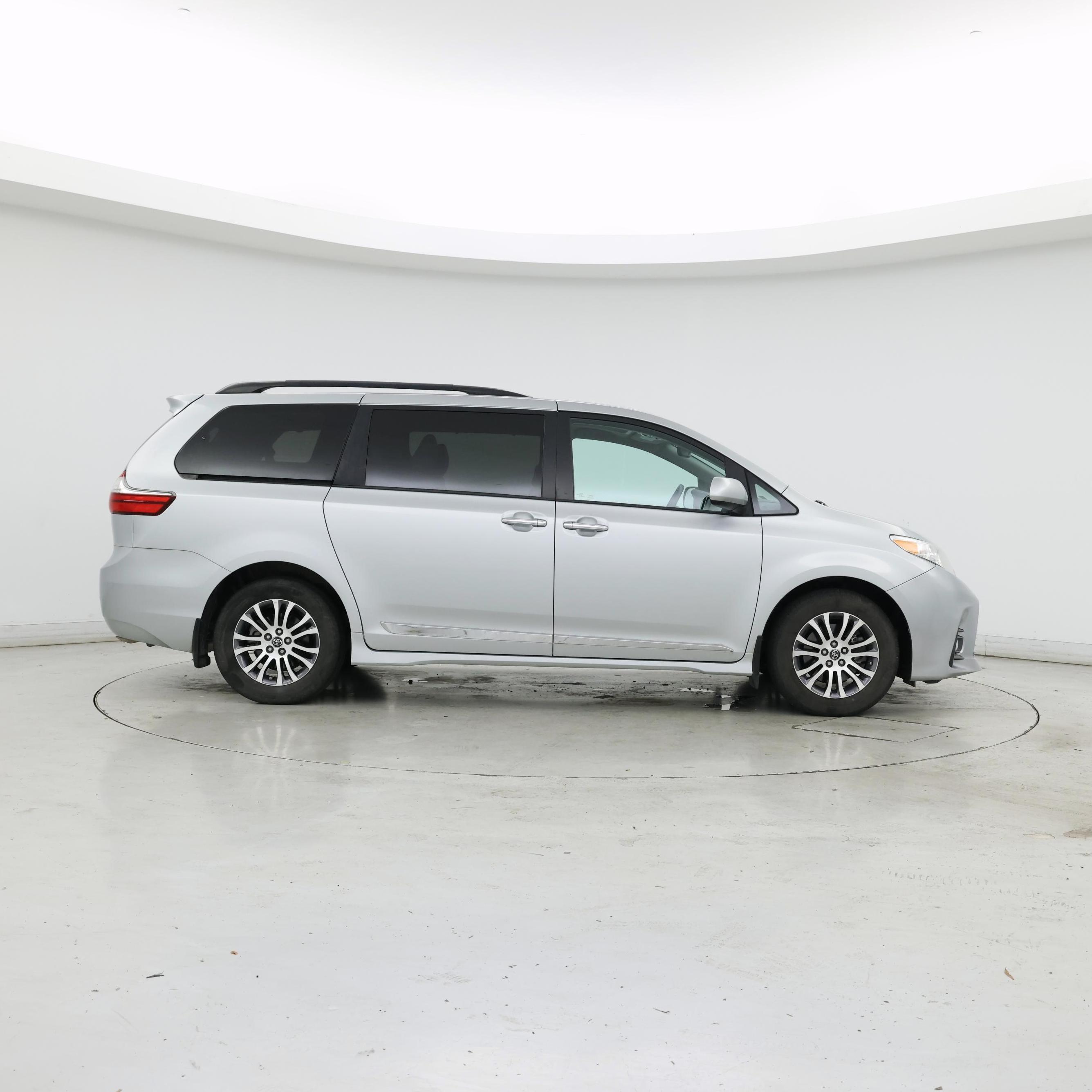Thumbnail: 2020 Toyota Sienna - 7