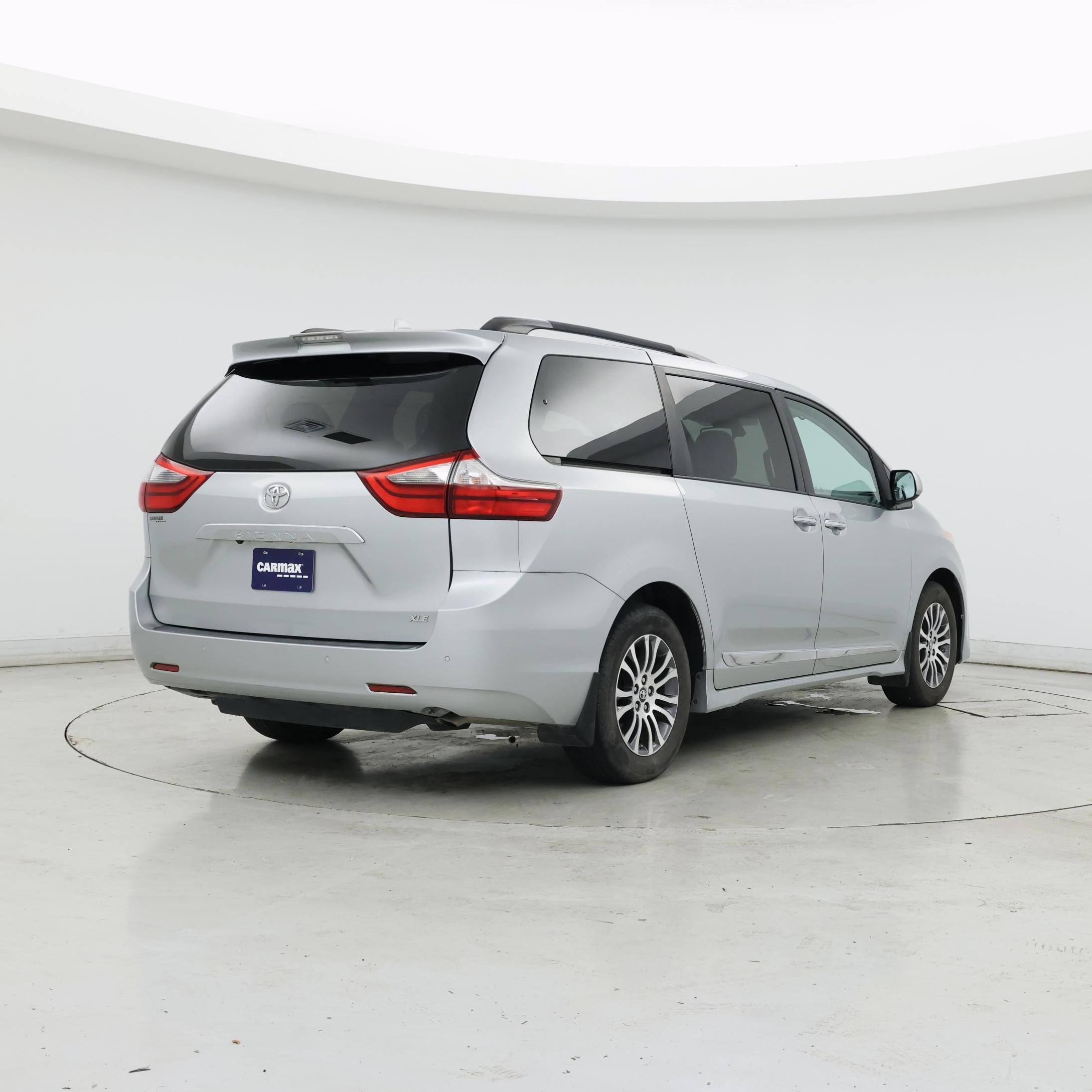 Thumbnail: 2020 Toyota Sienna - 8
