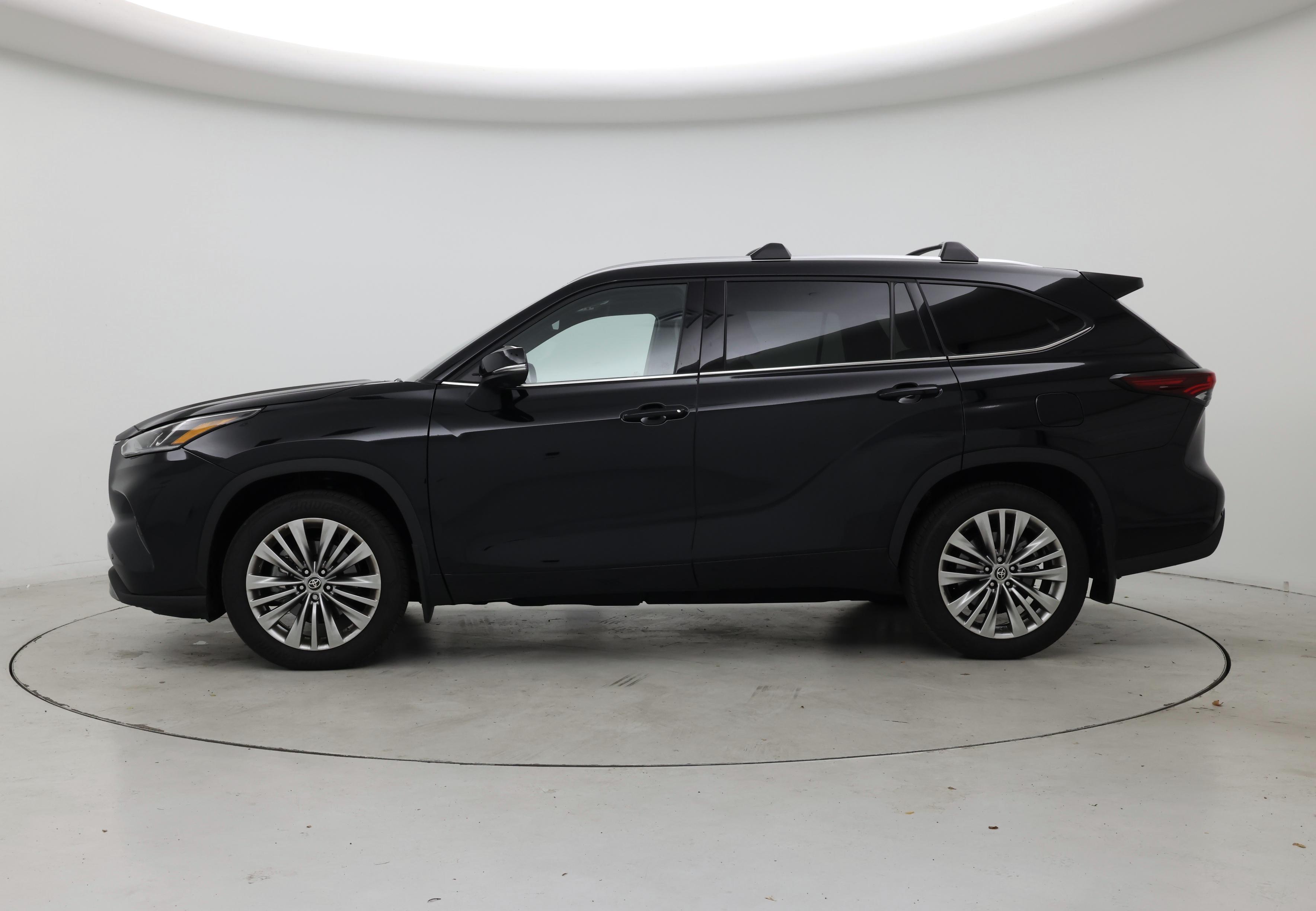 Thumbnail: 2025 Toyota Highlander - 3