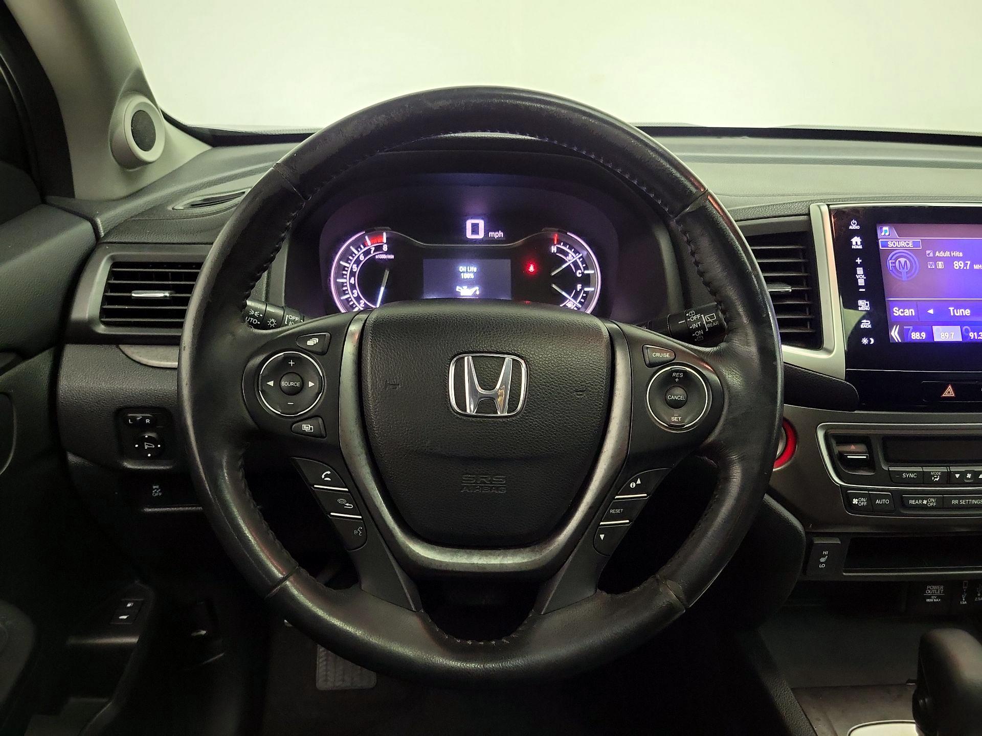 Thumbnail: 2017 Honda Pilot - 10