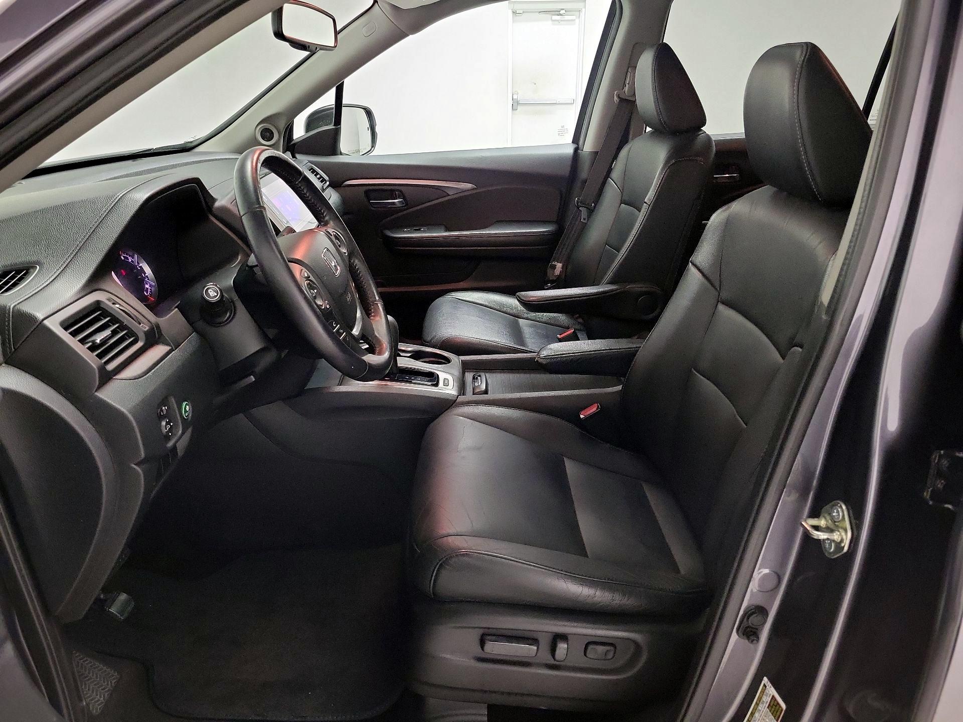 Thumbnail: 2017 Honda Pilot - 11