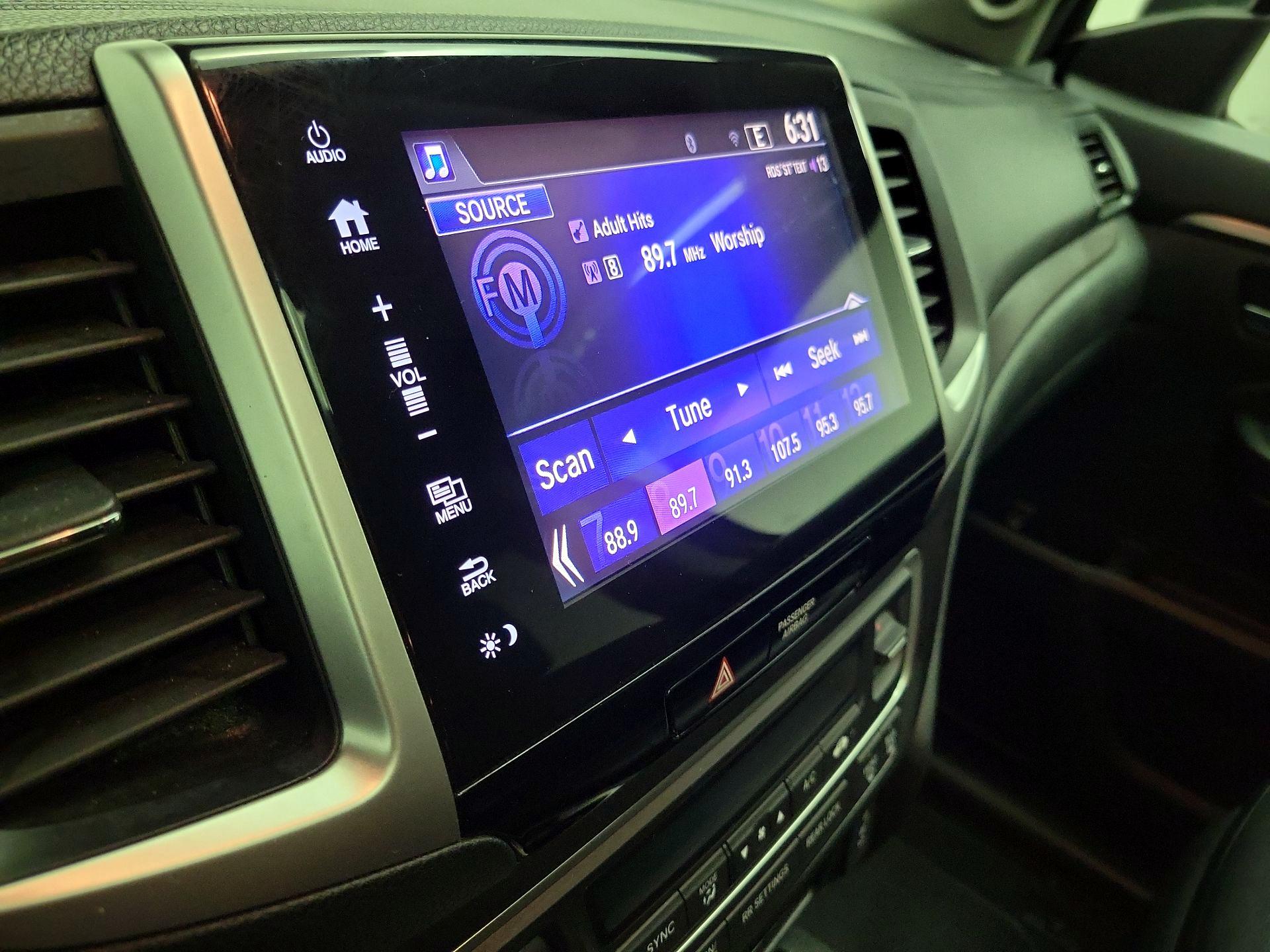 Thumbnail: 2017 Honda Pilot - 15