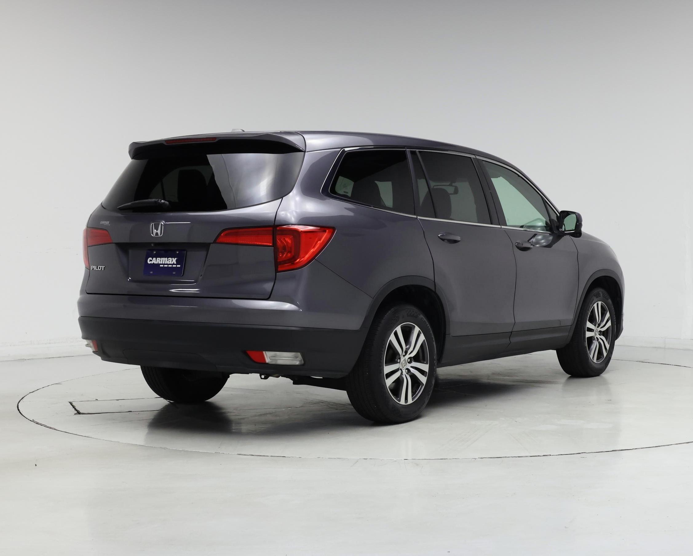 Thumbnail: 2017 Honda Pilot - 8