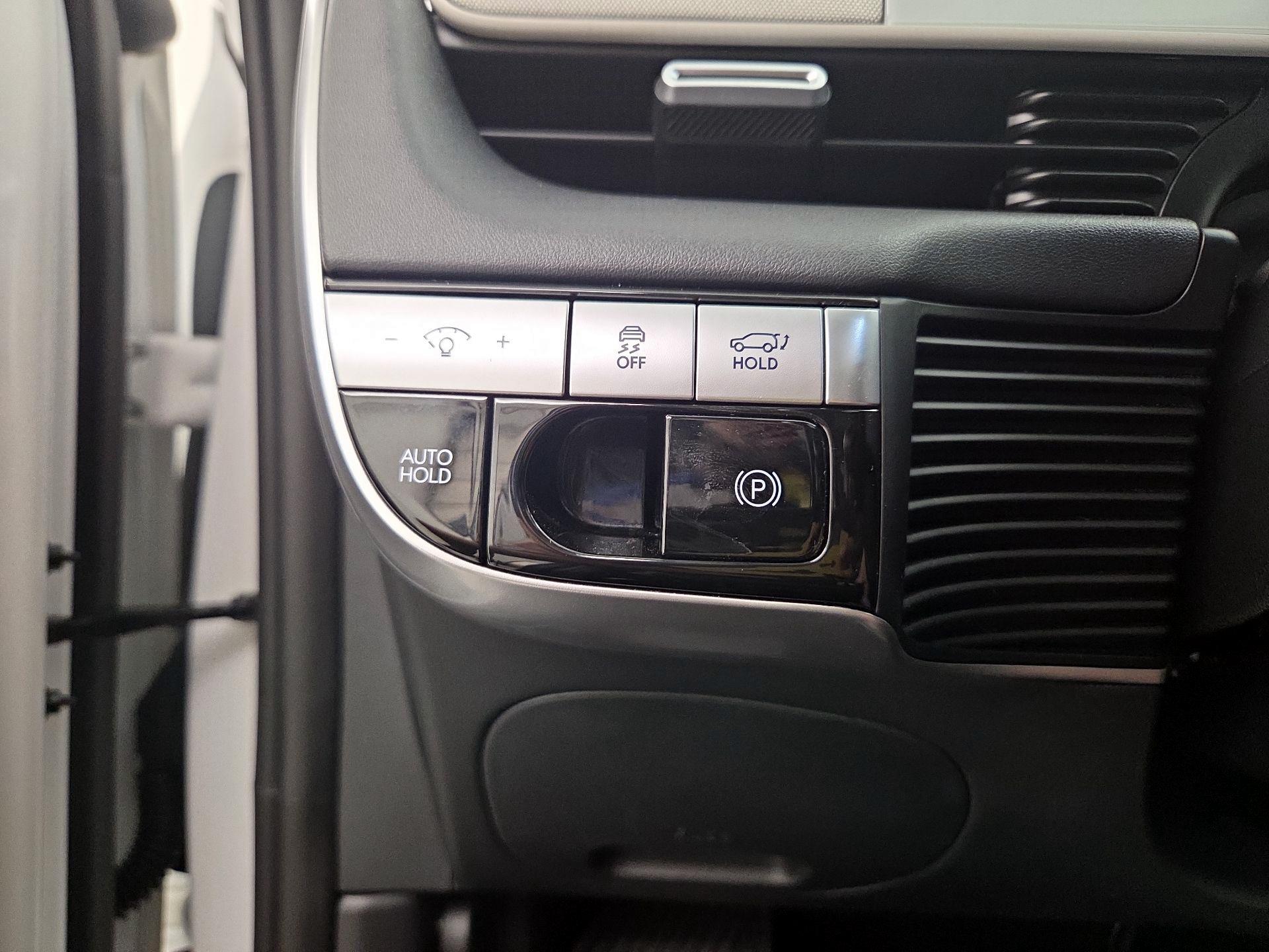 Thumbnail: 2022 Hyundai Ioniq 5 - 13