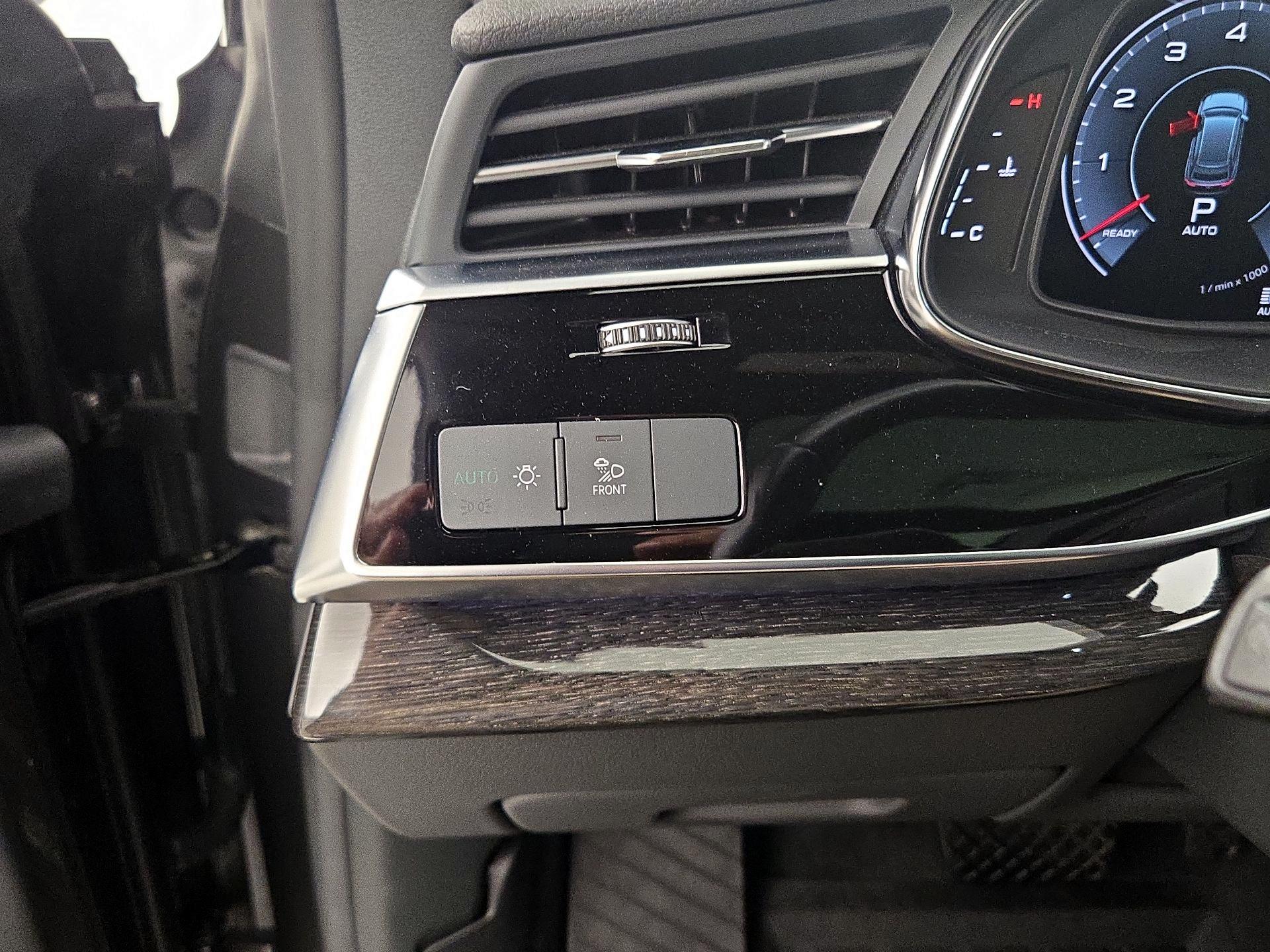 Thumbnail: 2019 Audi Q8 - 13