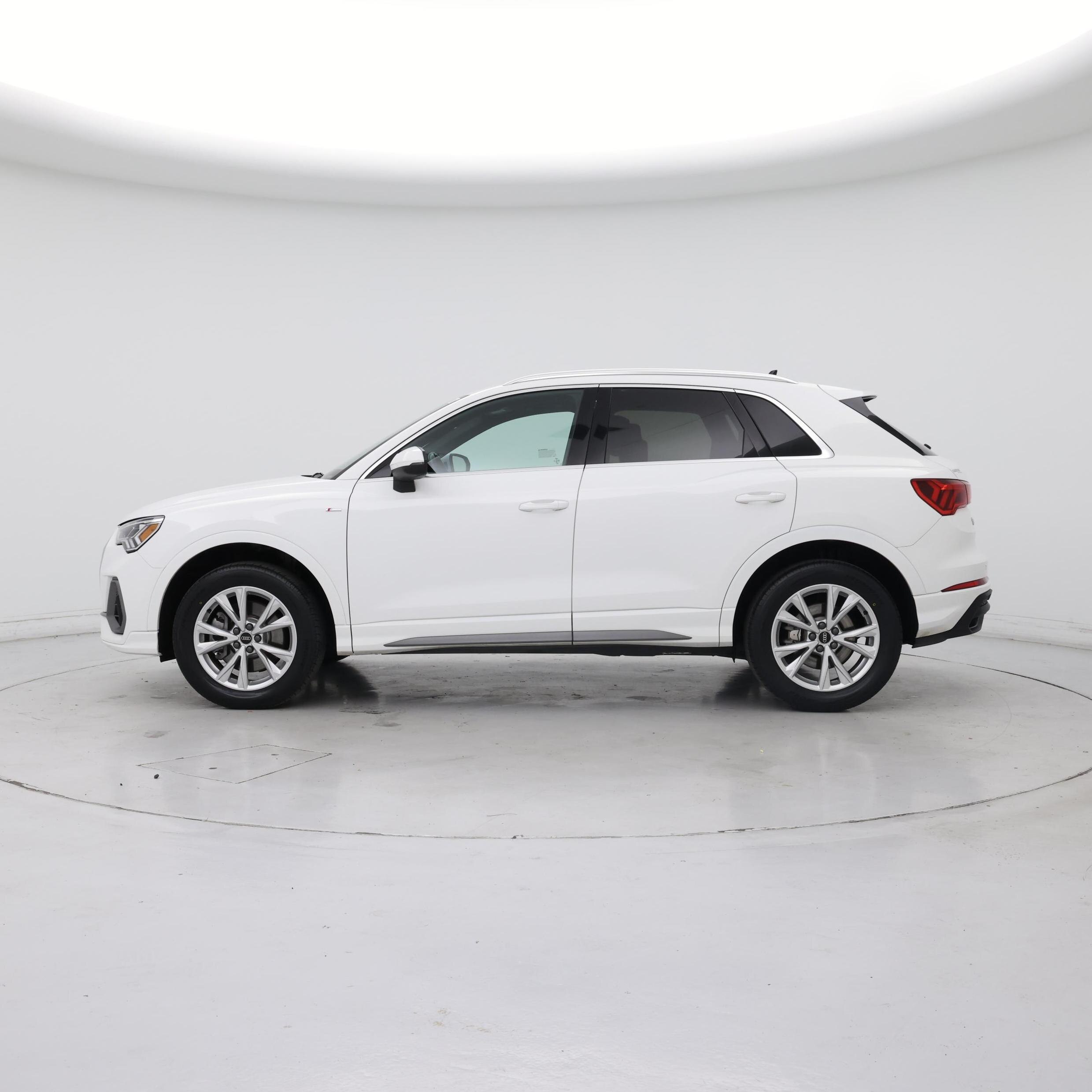 Thumbnail: 2023 Audi Q3 - 3