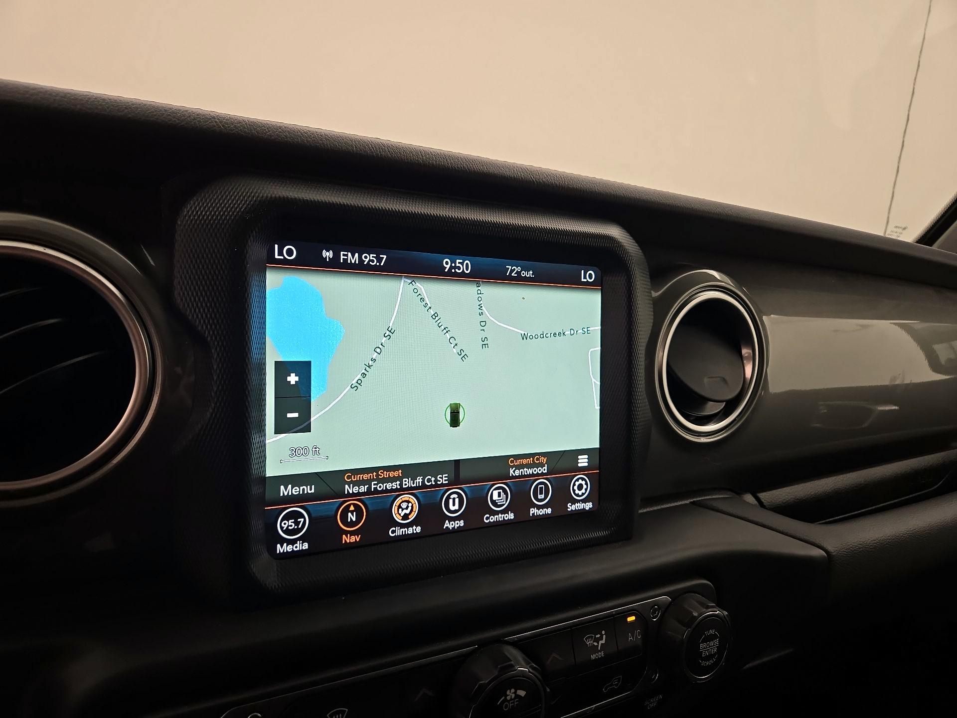 Thumbnail: 2022 Jeep Wrangler - 14