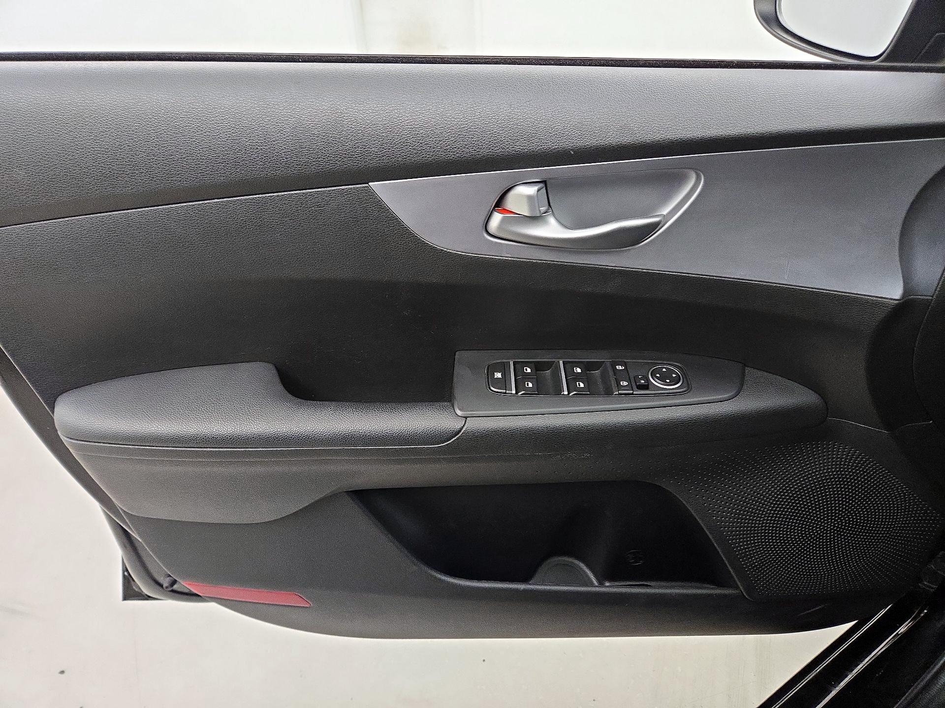 Thumbnail: 2023 Kia Forte - 12