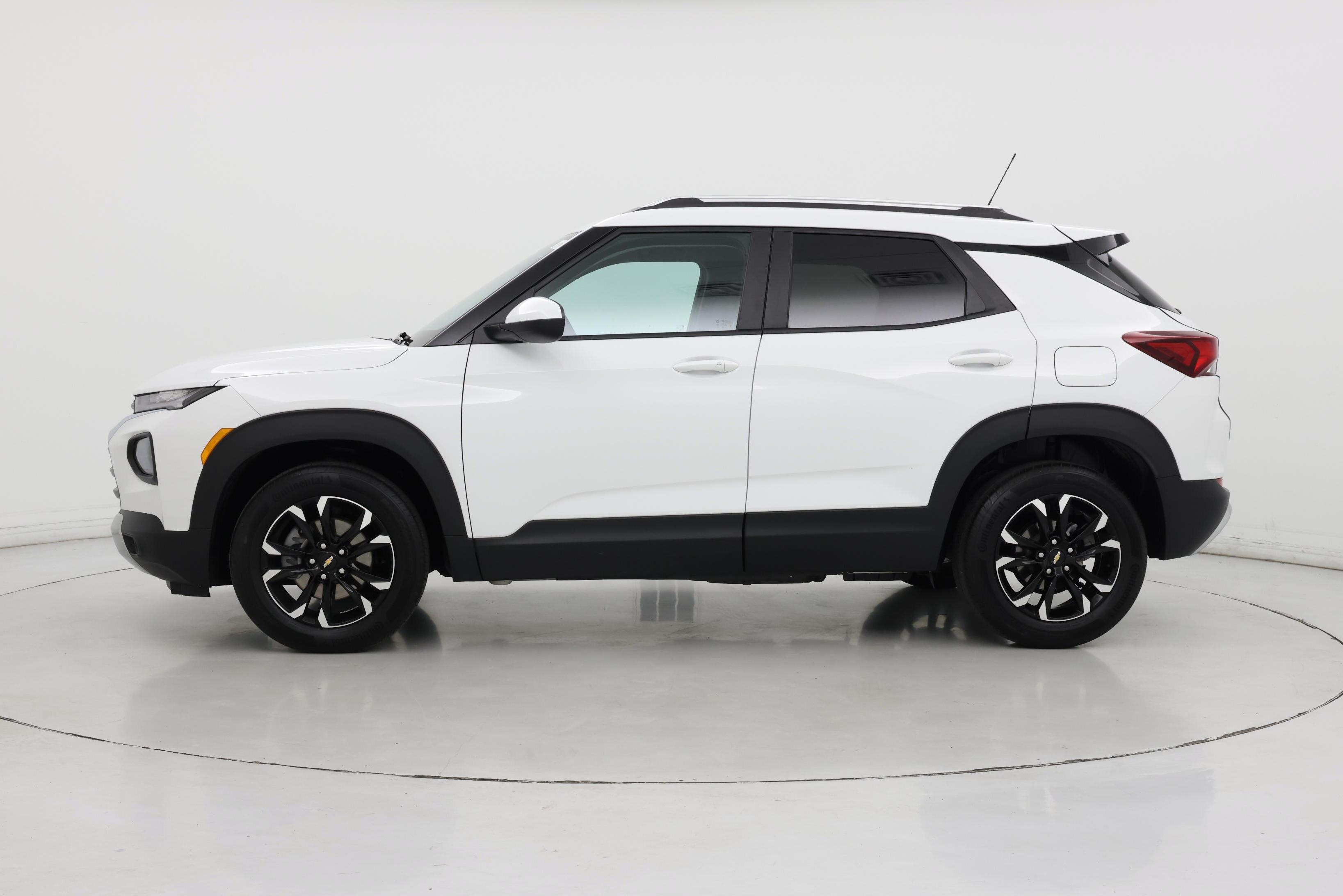 Thumbnail: 2023 Chevrolet TrailBlazer - 3