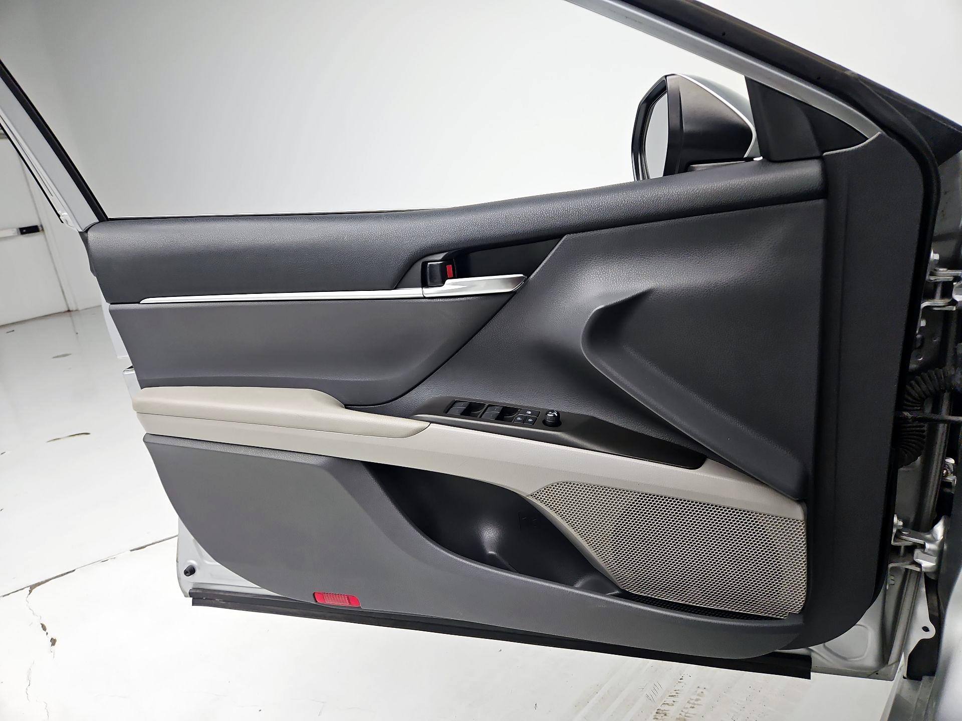 Thumbnail: 2022 Toyota Camry - 12