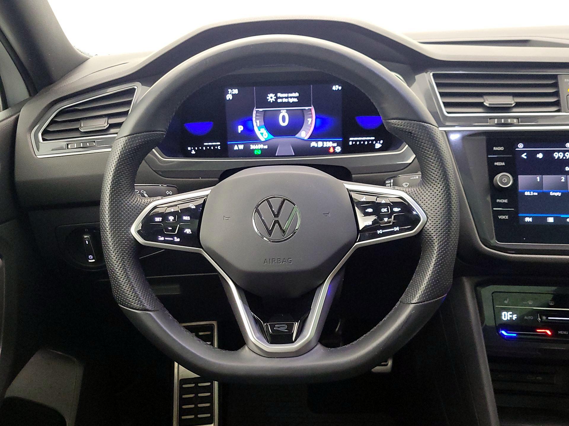 Thumbnail: 2022 Volkswagen Tiguan - 10