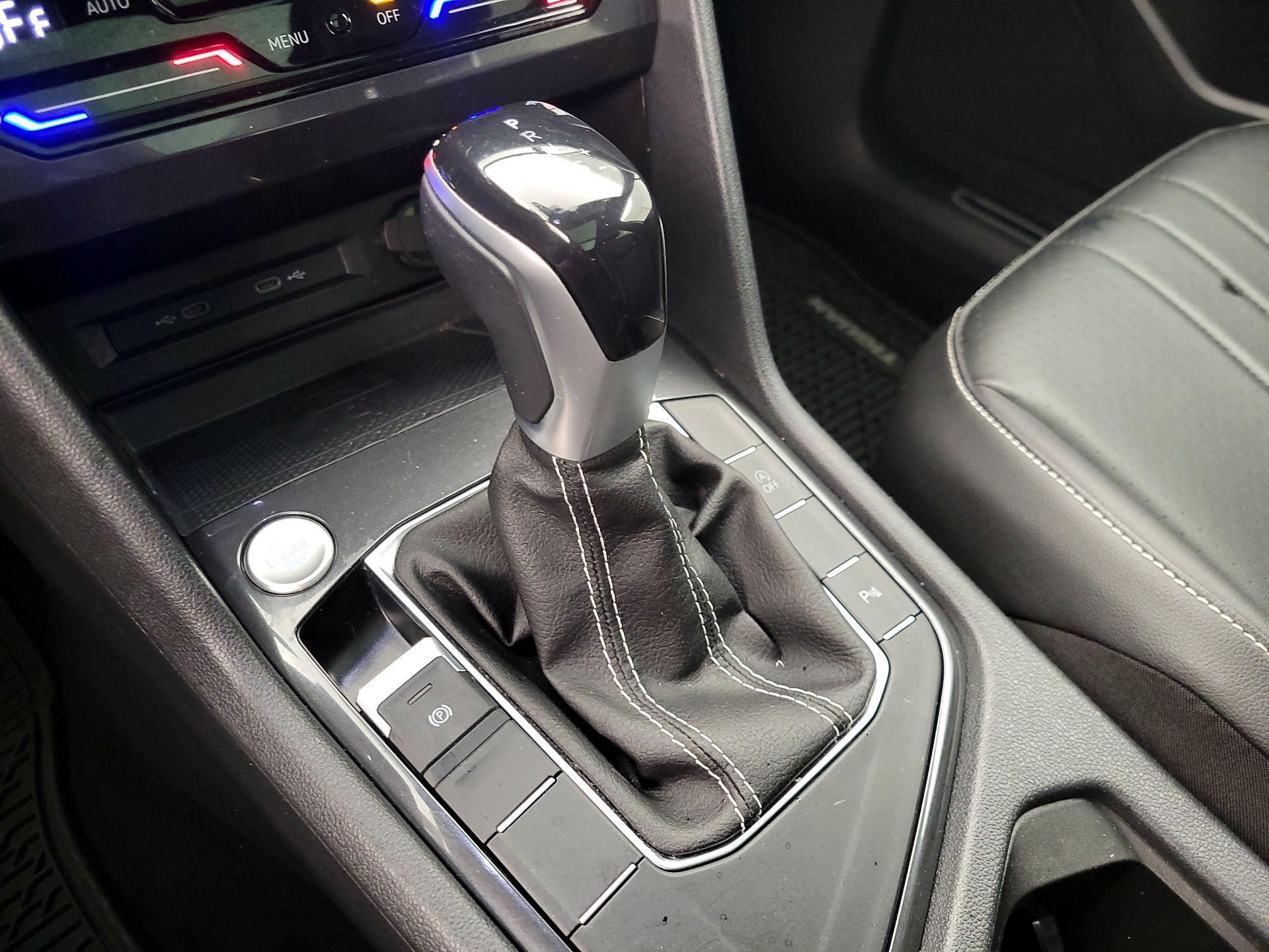 Thumbnail: 2022 Volkswagen Tiguan - 17