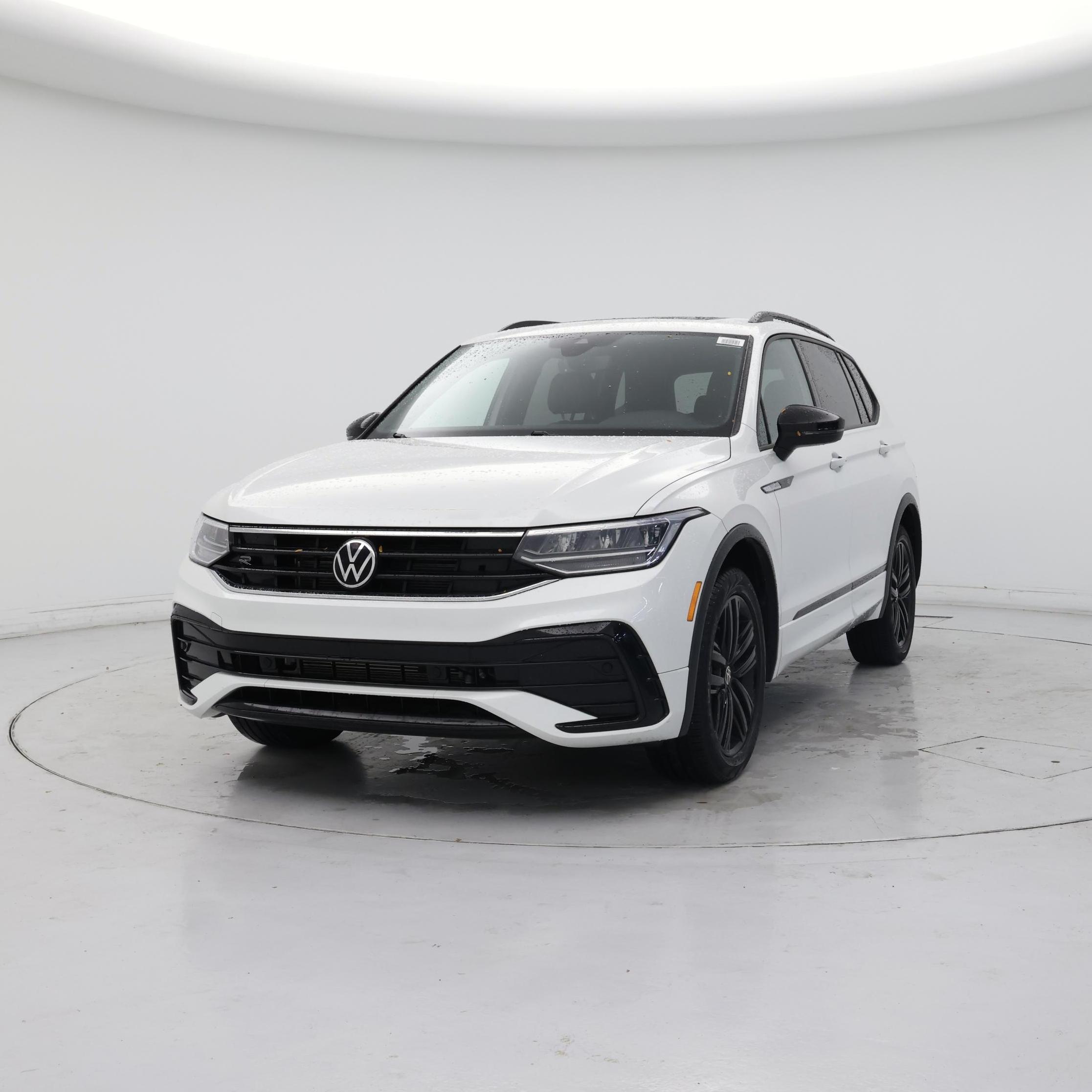 Thumbnail: 2022 Volkswagen Tiguan - 4