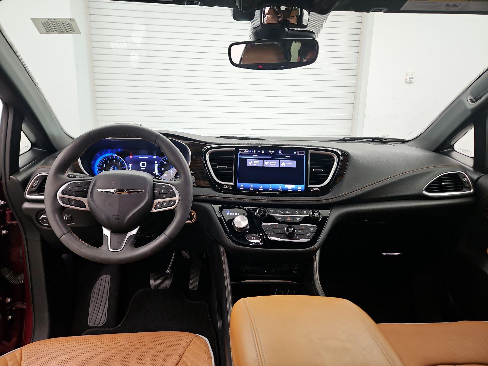 Thumbnail: 2022 Chrysler Pacifica - 9