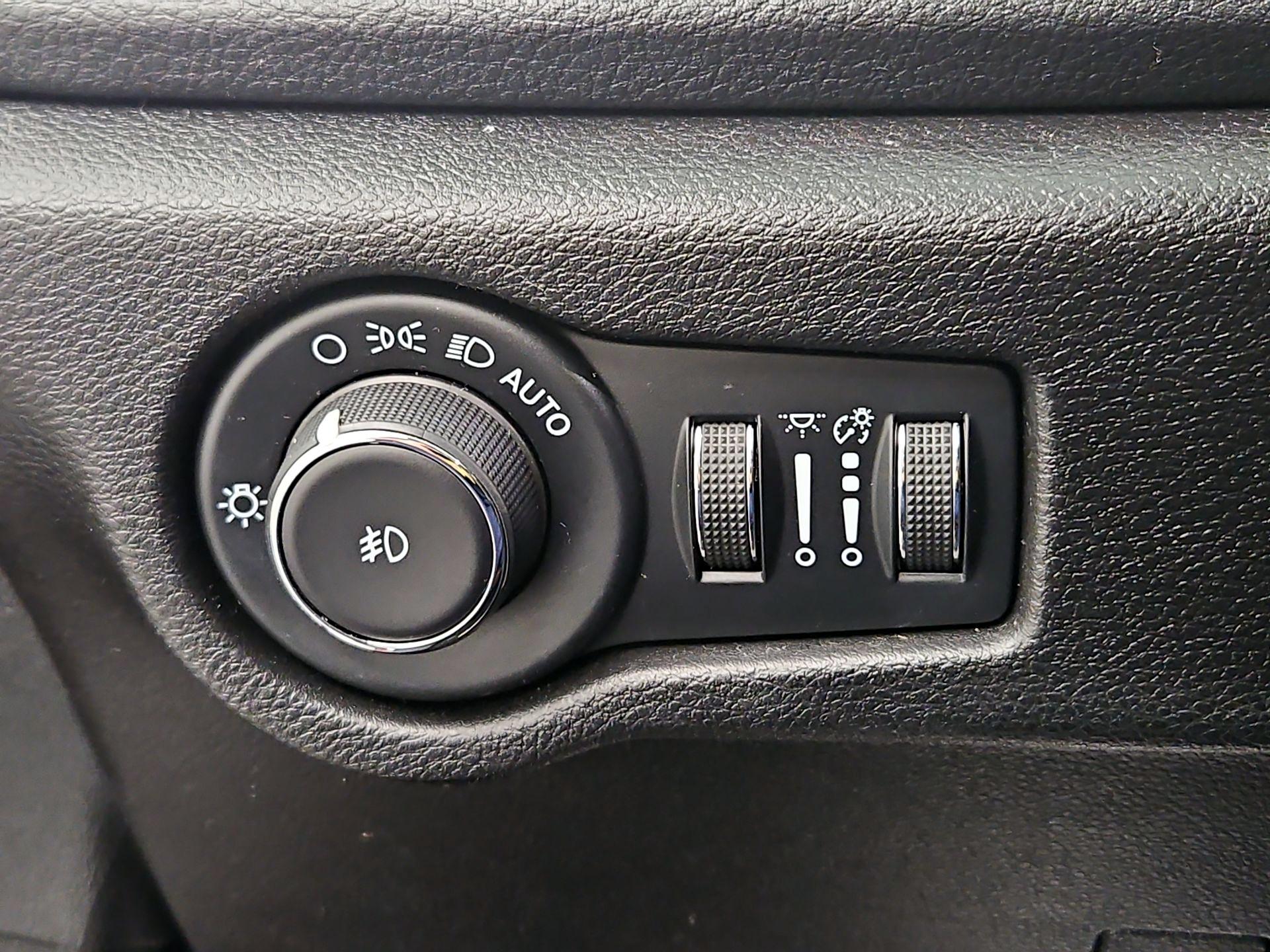 Thumbnail: 2022 Chrysler Pacifica - 13